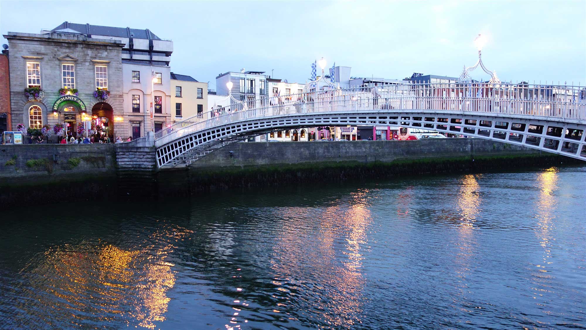 Ha'penny Bridge, Dublin, Ireland | CruiseBe