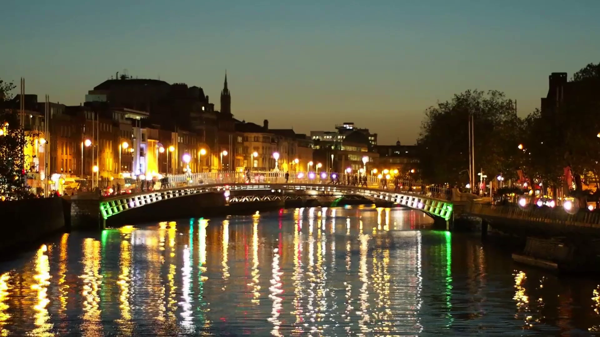 Night View of the Ha'penny Bridge Over Liffey River in Dublin ...