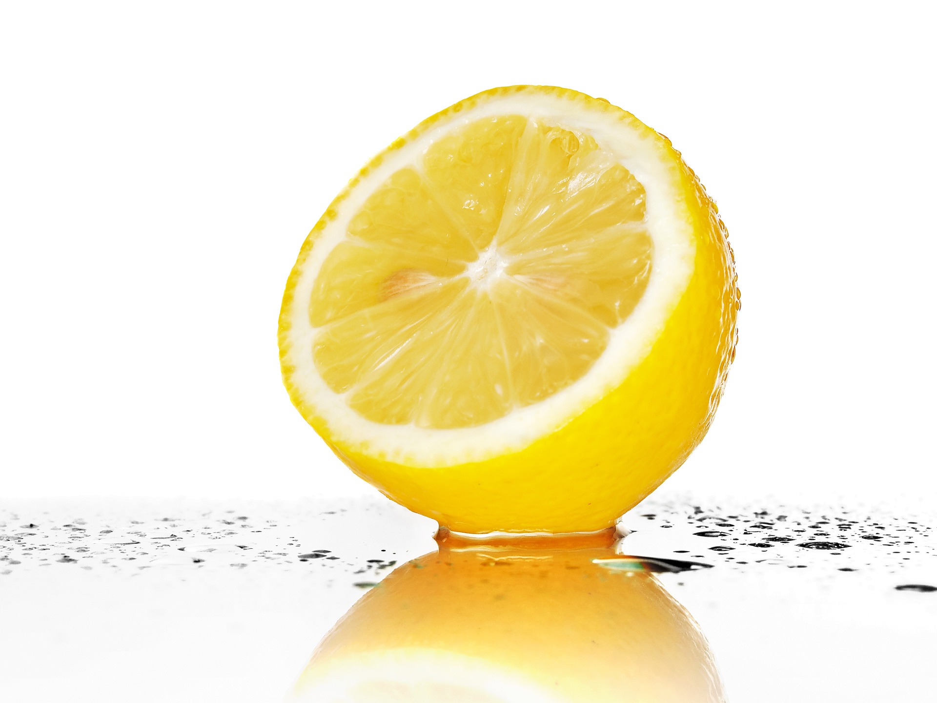 A Year of Natural Health & Beauty Tip #9: Use Lemon to Fade Skin ...