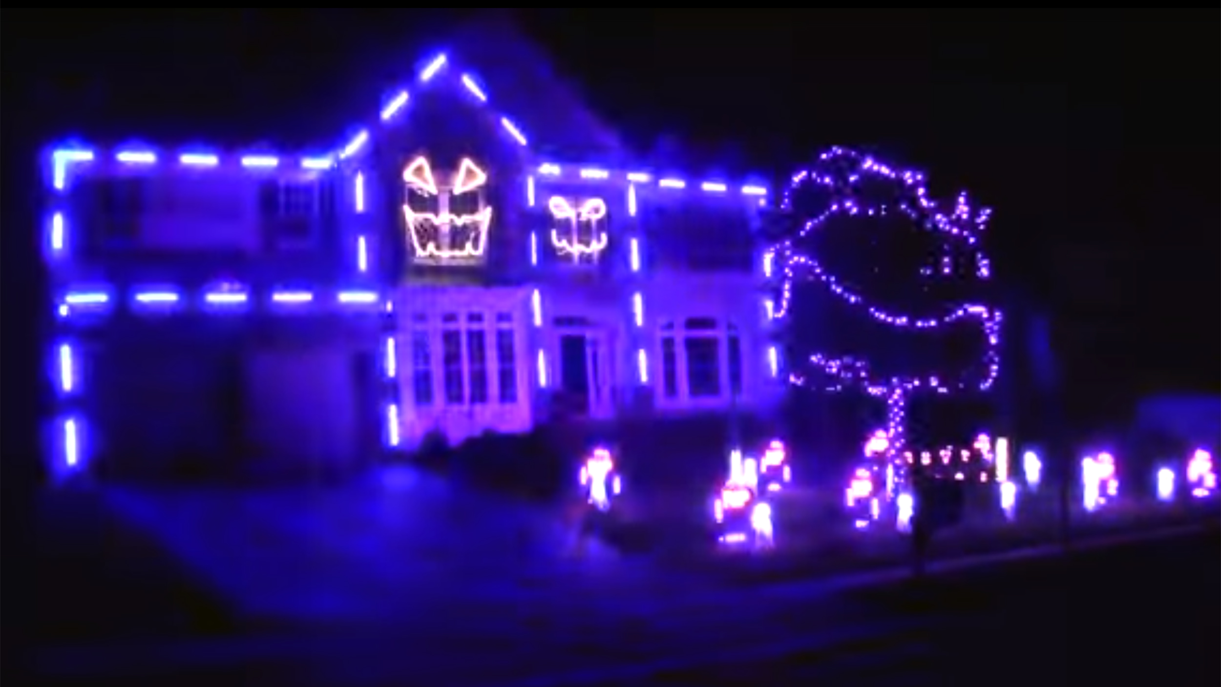 Ultimate Halloween light show? House 'lip-syncs' to Macklemore's ...