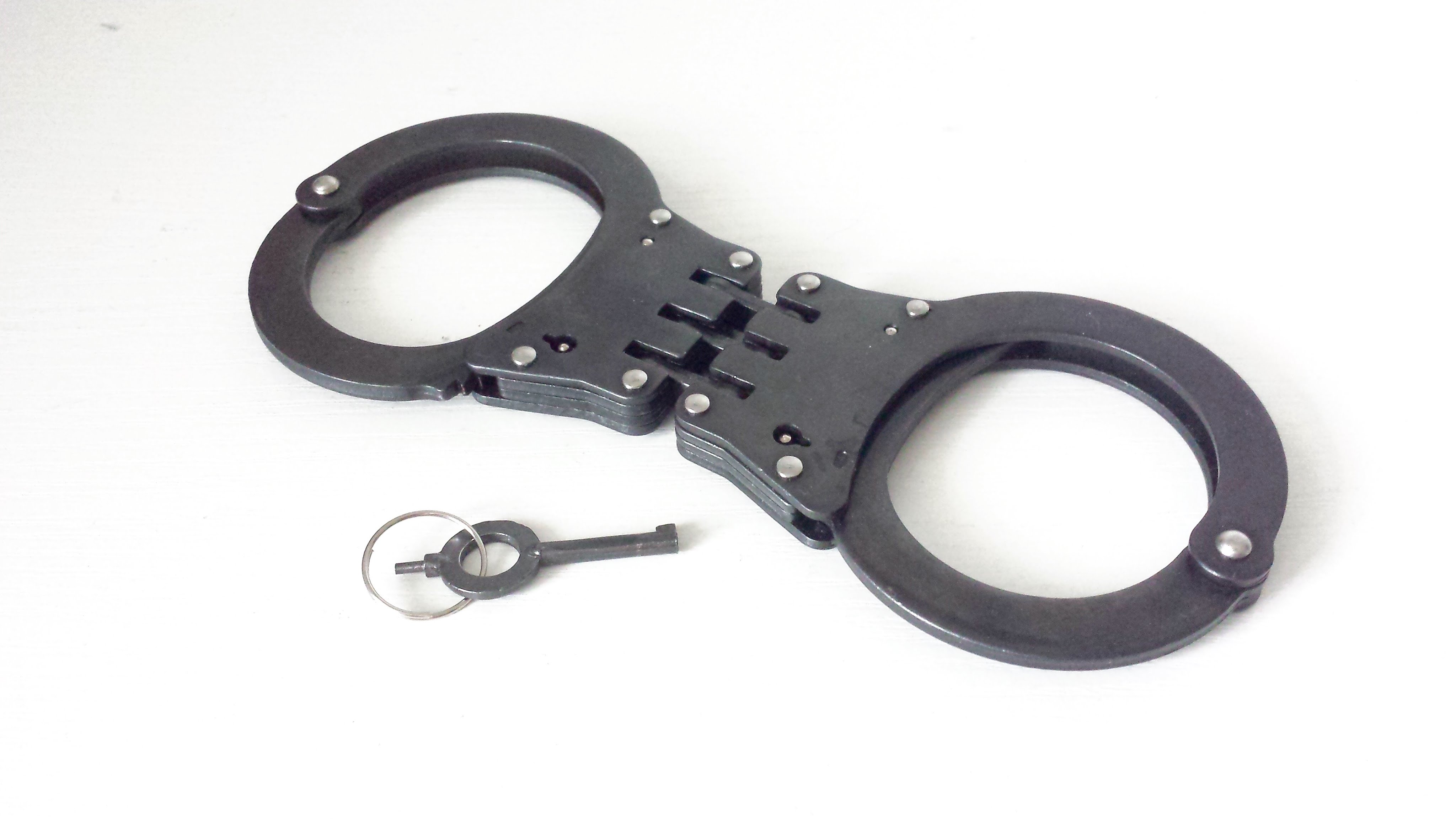 Black Handcuffs - How to use handcuffs (How to escape from handcuffs ...