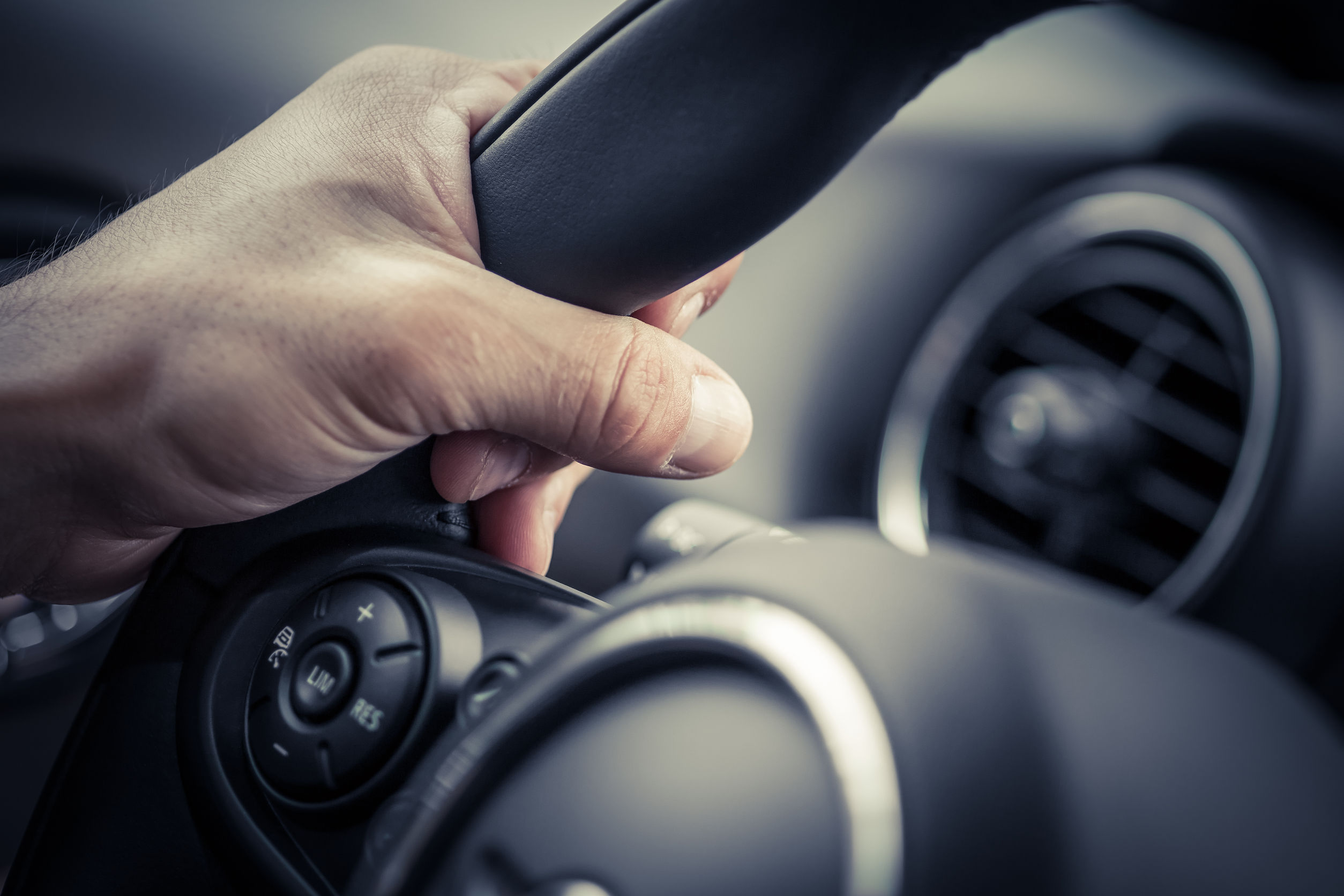 5 Car Tips Your Driving Instructor Won't Tell You – Soloautos Blog