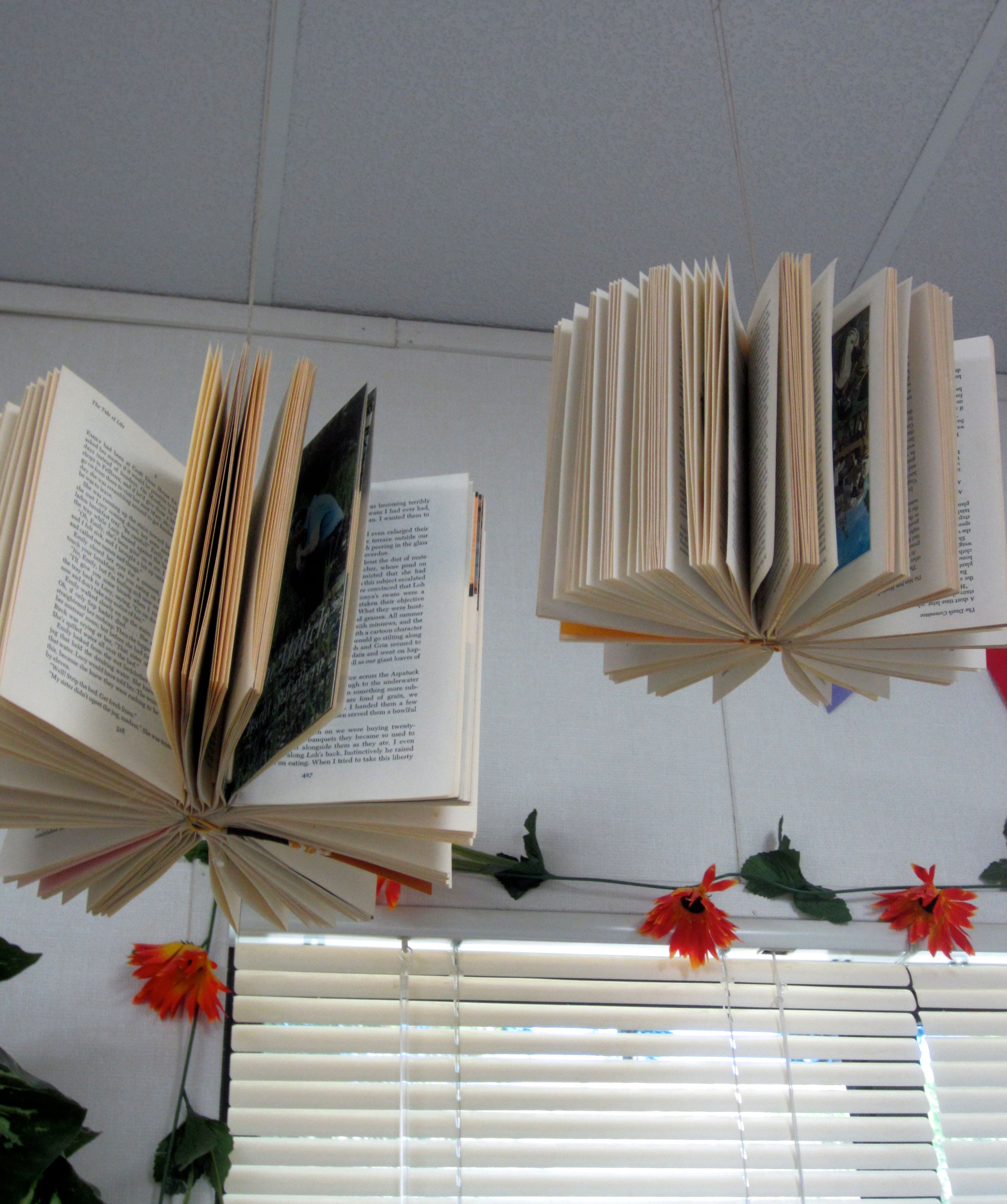 Part of me really wants to have hanging books in my room, the other ...