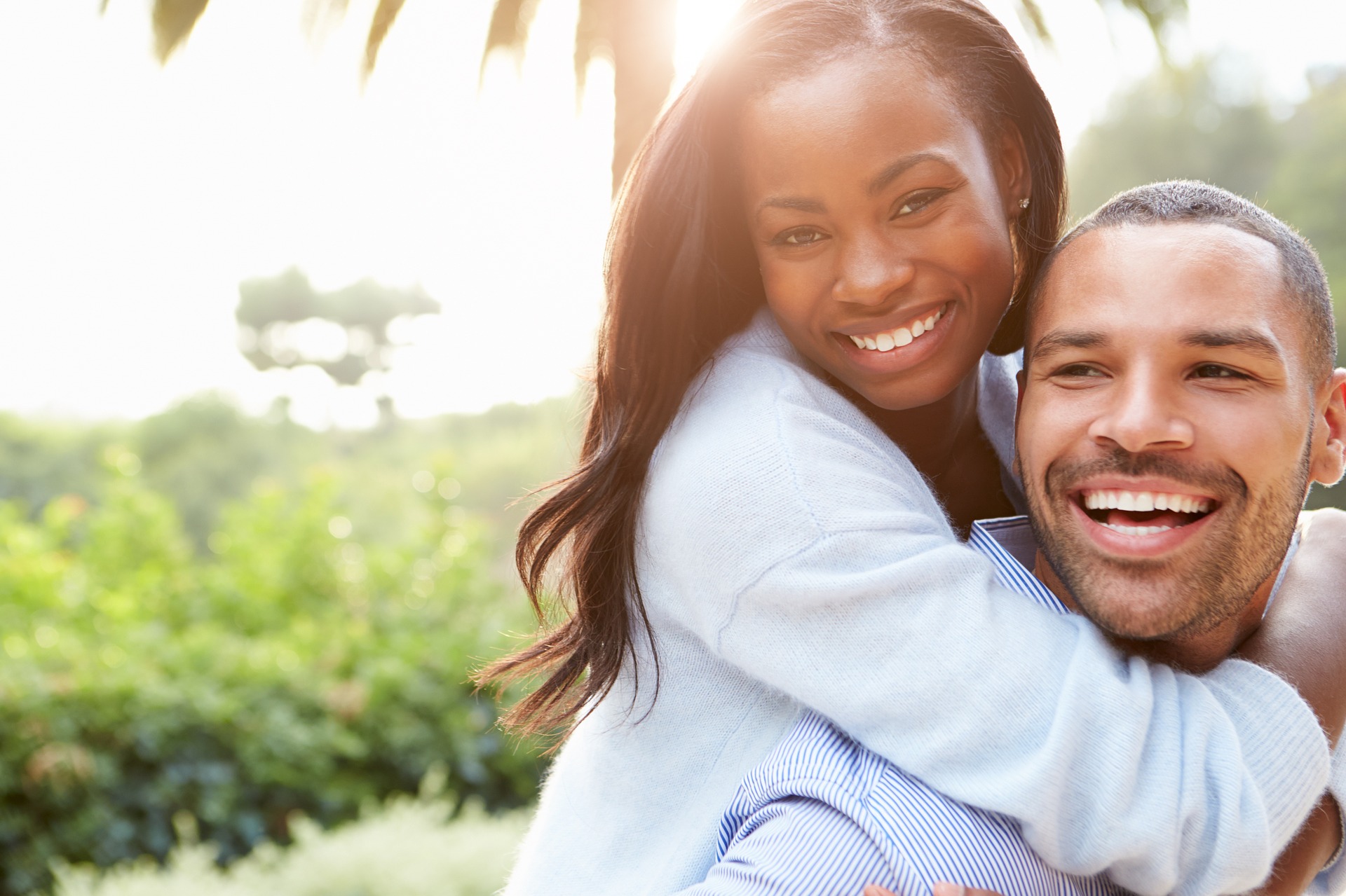 9 Little Things Happy Couples Do According To A Professional