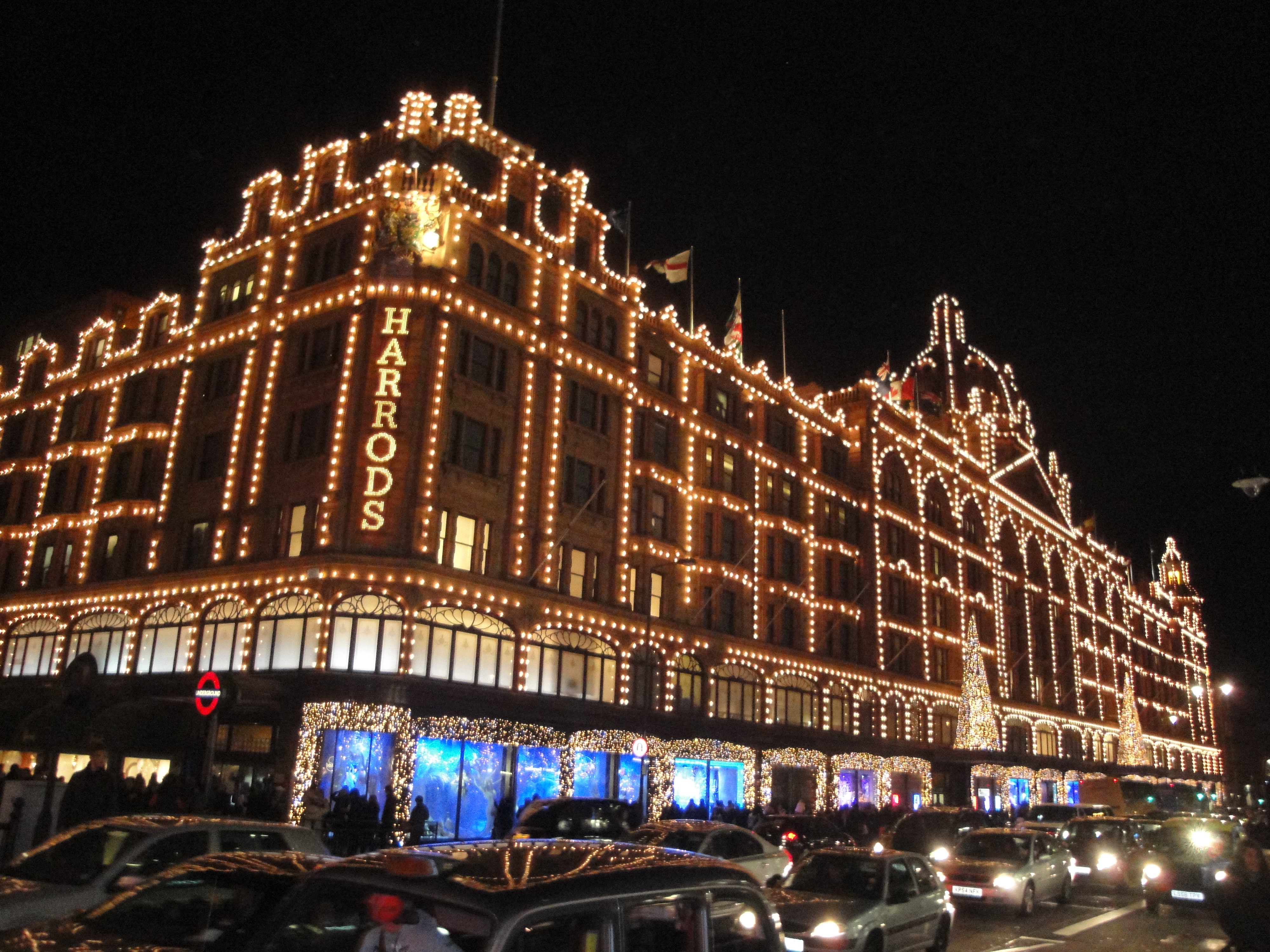 File:Harrods department store at night in November 2011.JPG ...