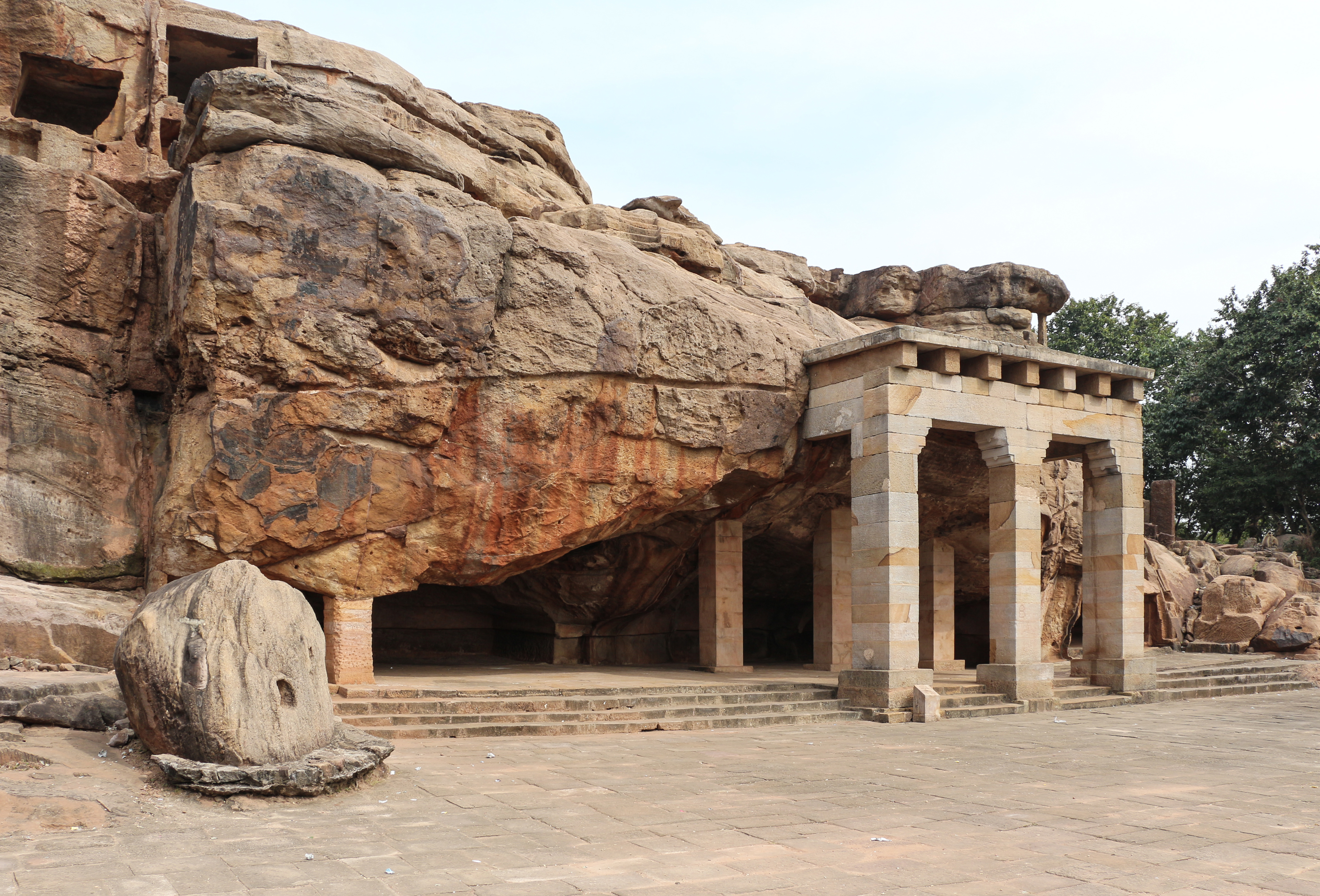 File:Udayagiri Caves - Hathi Gumpha.jpg - Wikimedia Commons