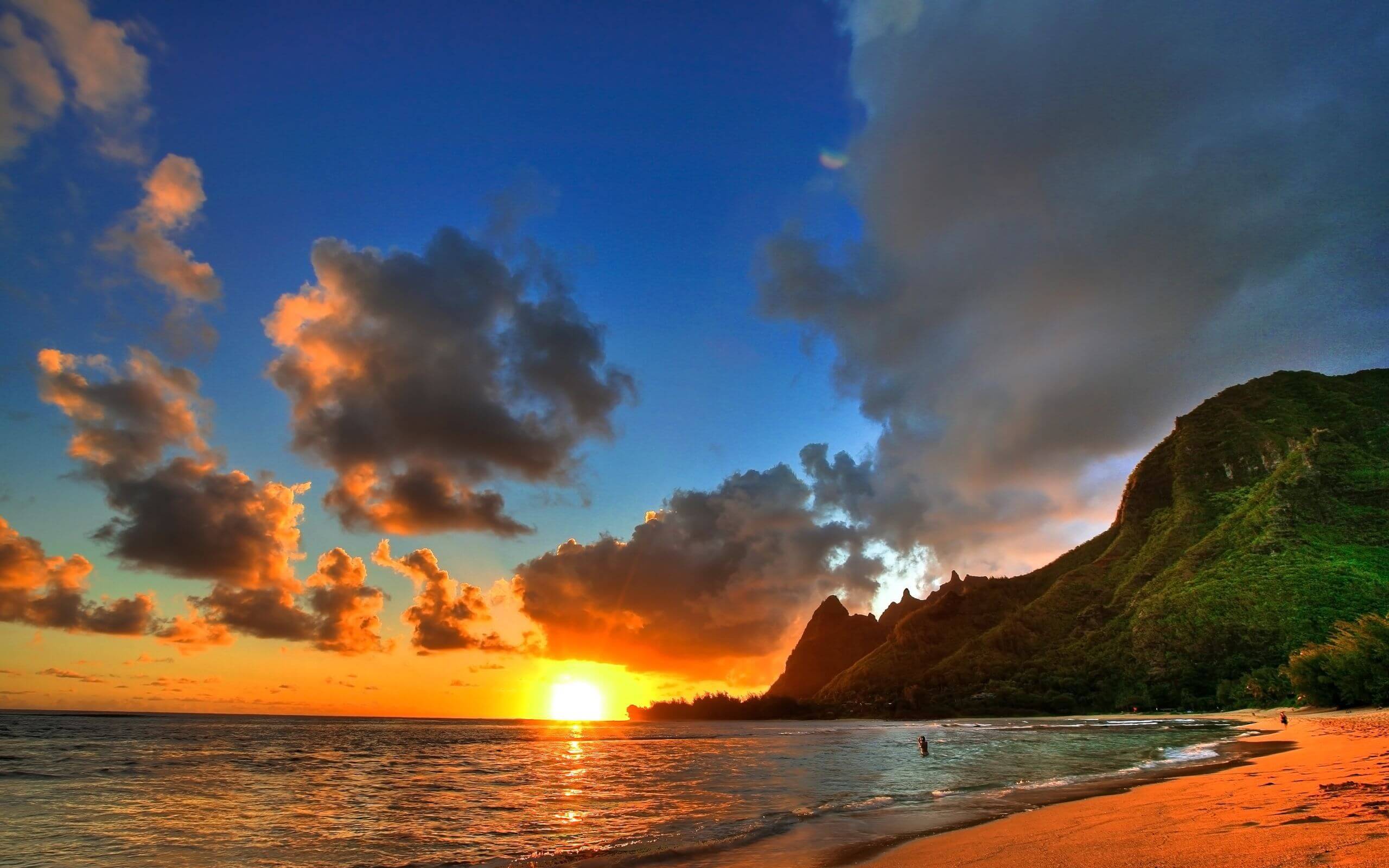 Here Are 10 Stunning Hawaii Sunsets Photos That Will Leave You in Awe
