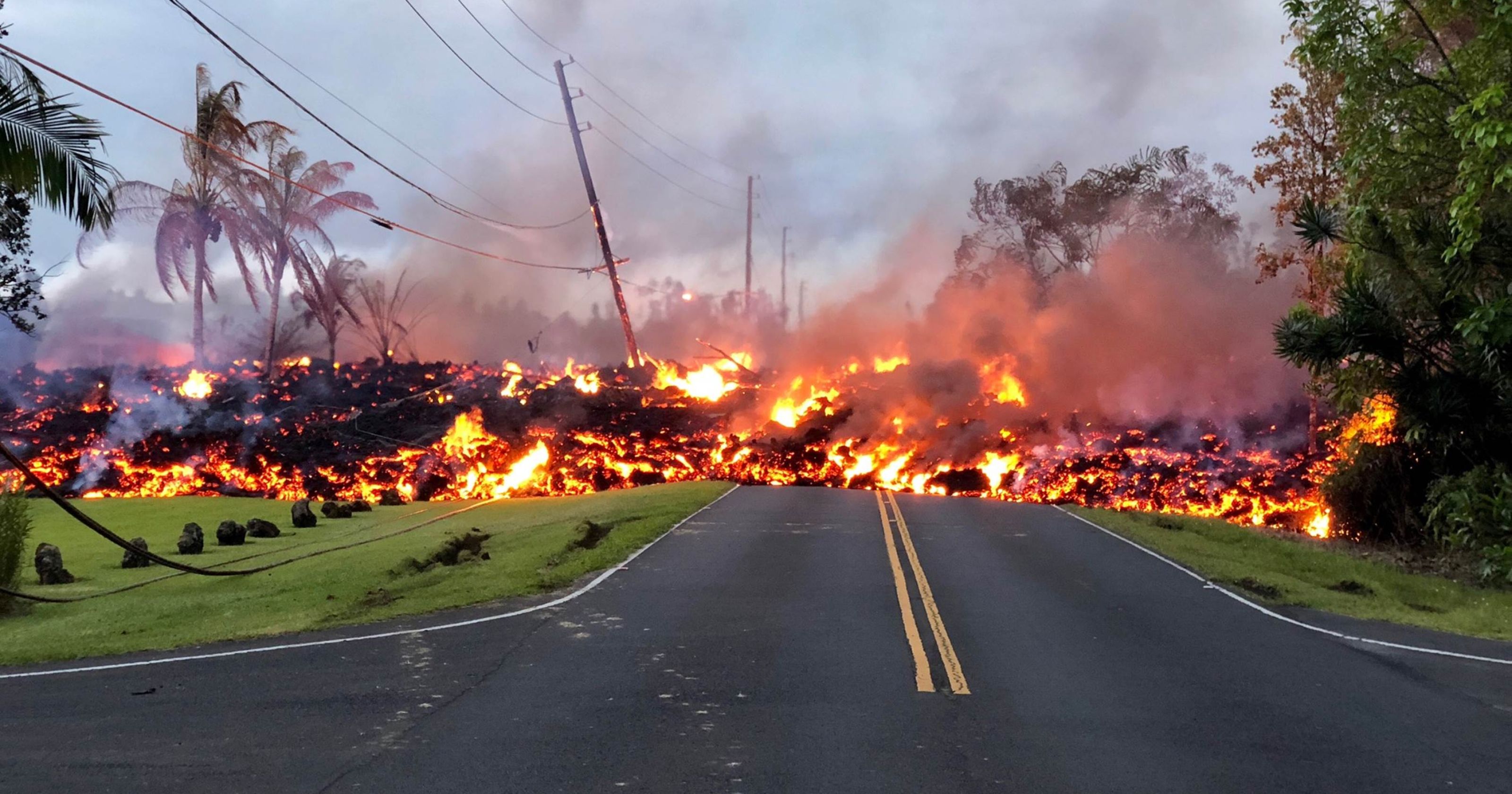 Hawaii volcano: Helicopter rescues trapped residents as lava speeds up