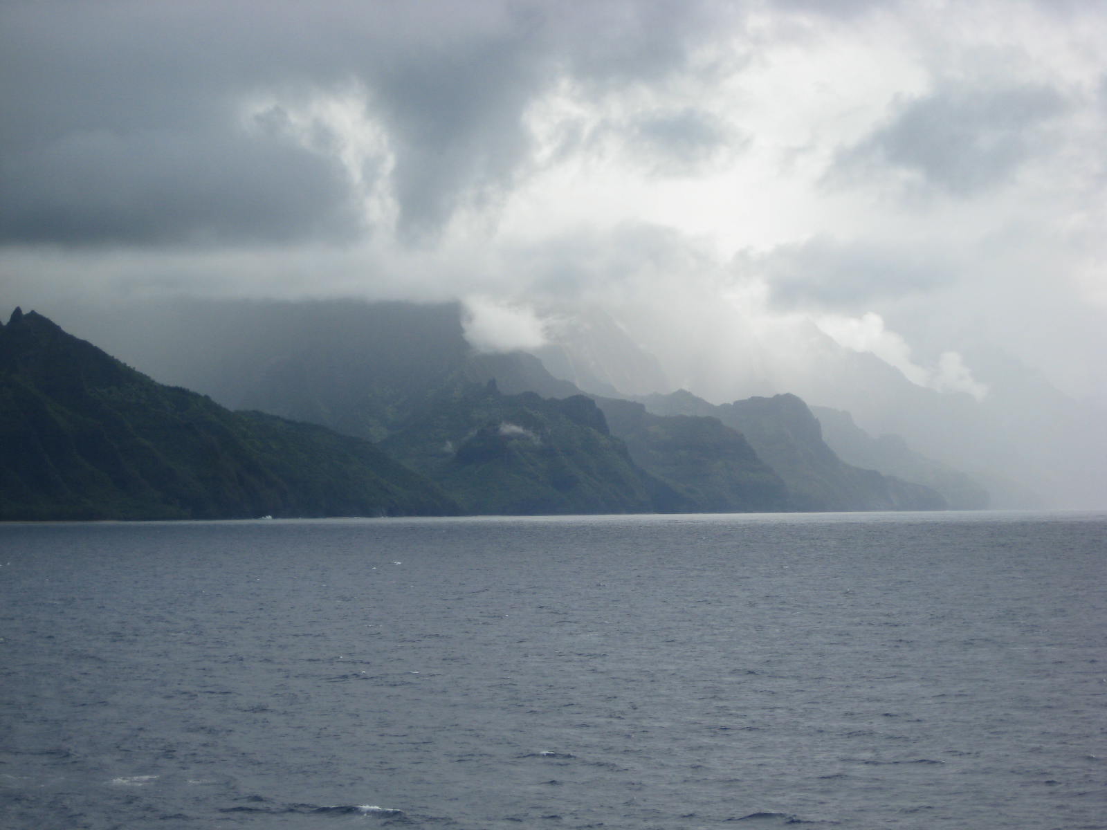 Hawaiian mountainside photo