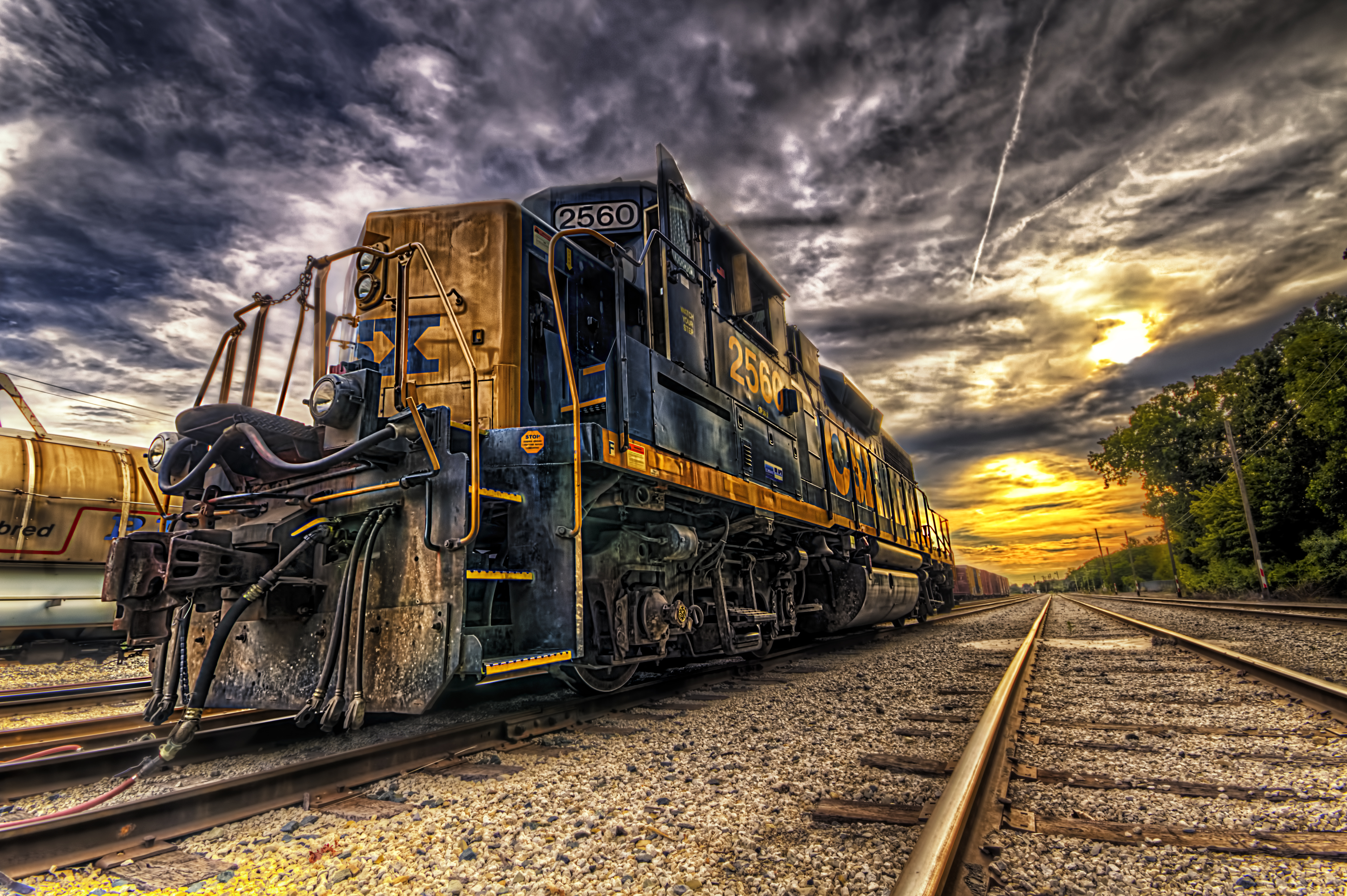 CSX Train #2560 and the Freaky Sky! | HDR creme