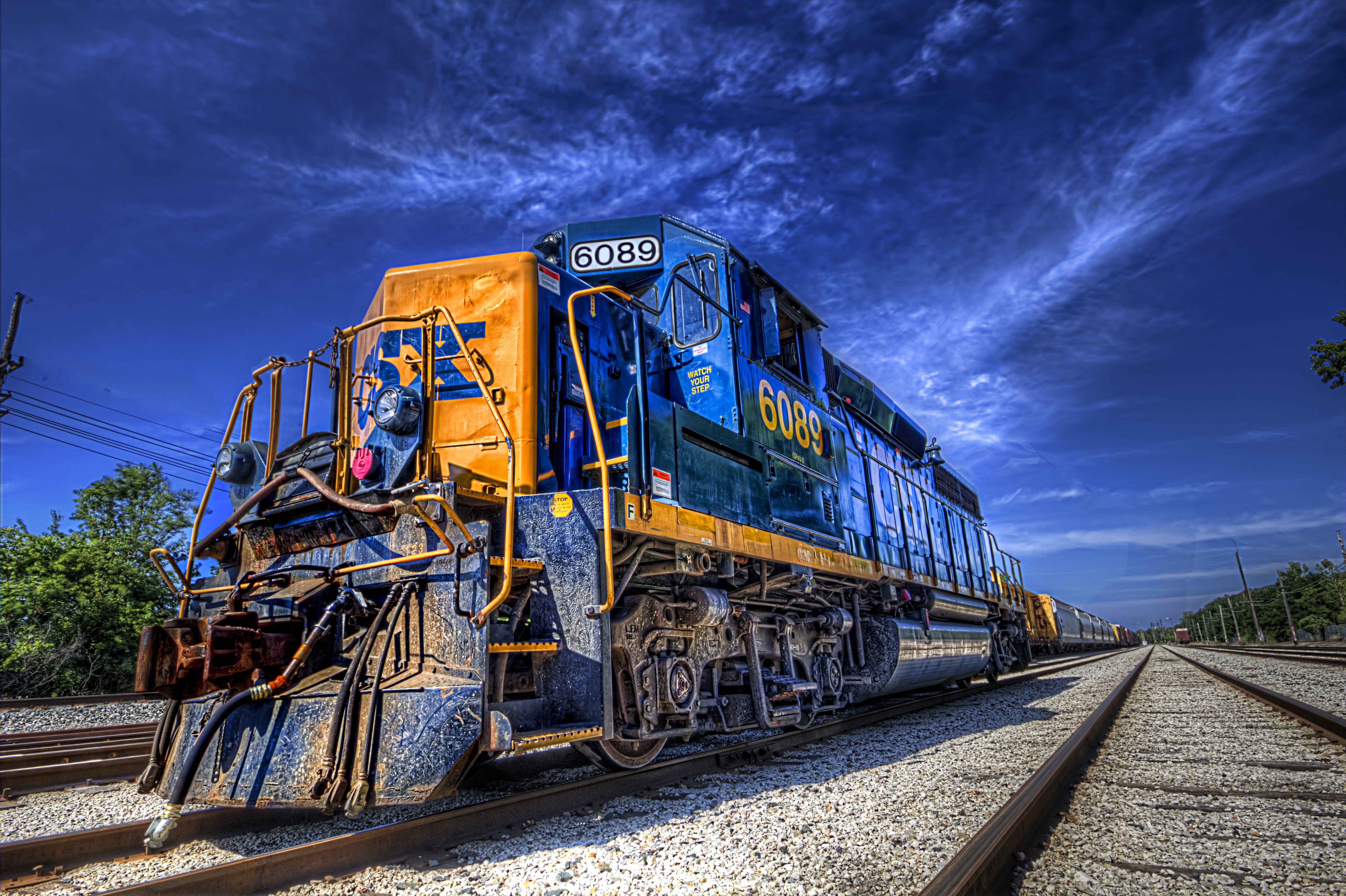 CSX Train #6089 | HDR creme