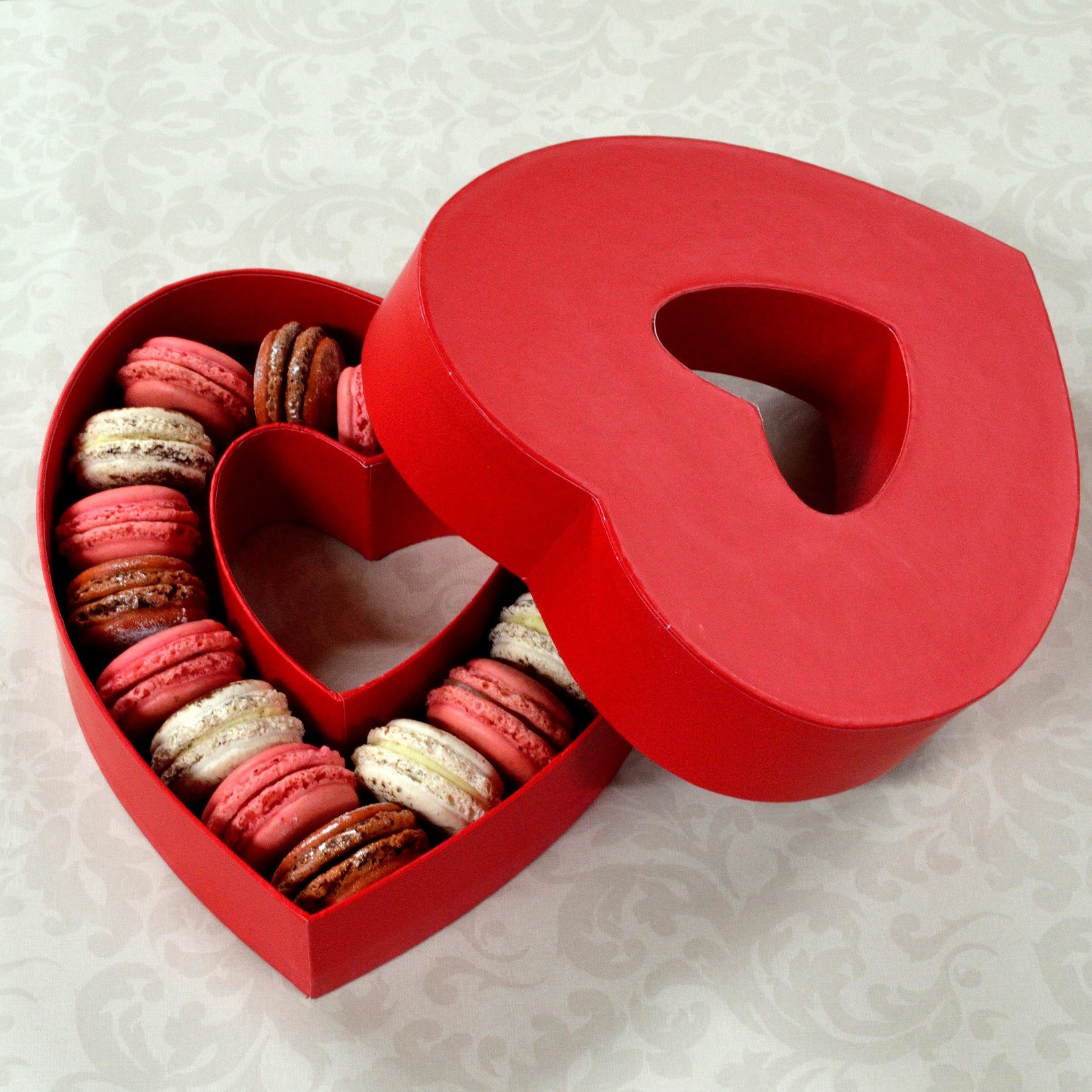 Heart Shaped Gift Box (18 Macarons)
