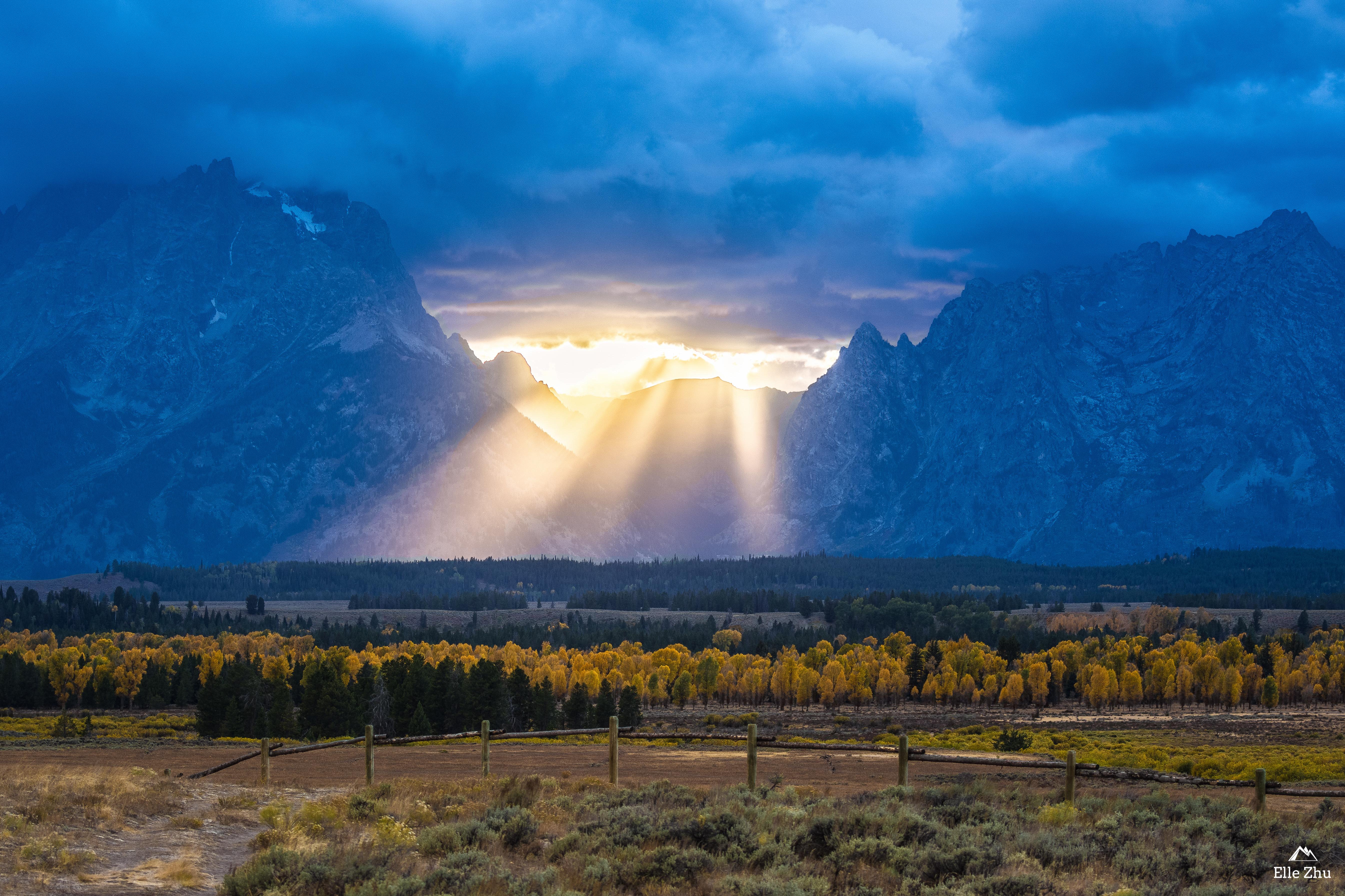 Heavenly Light in the Grand Tetons One Cloudy Day [OC] [5381 × 3585 ...