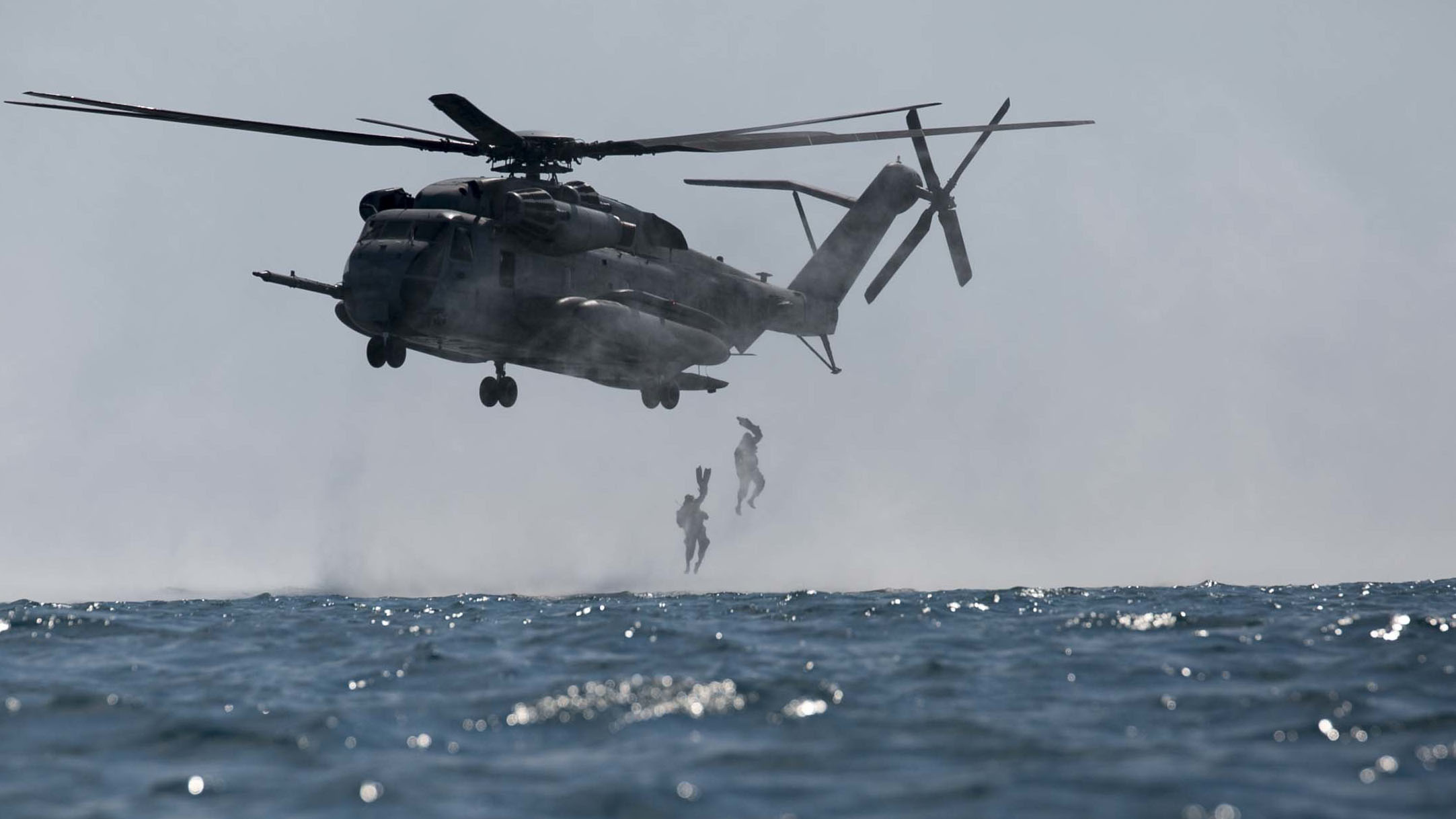 Marines dive into amphibious skills > The Official United States ...