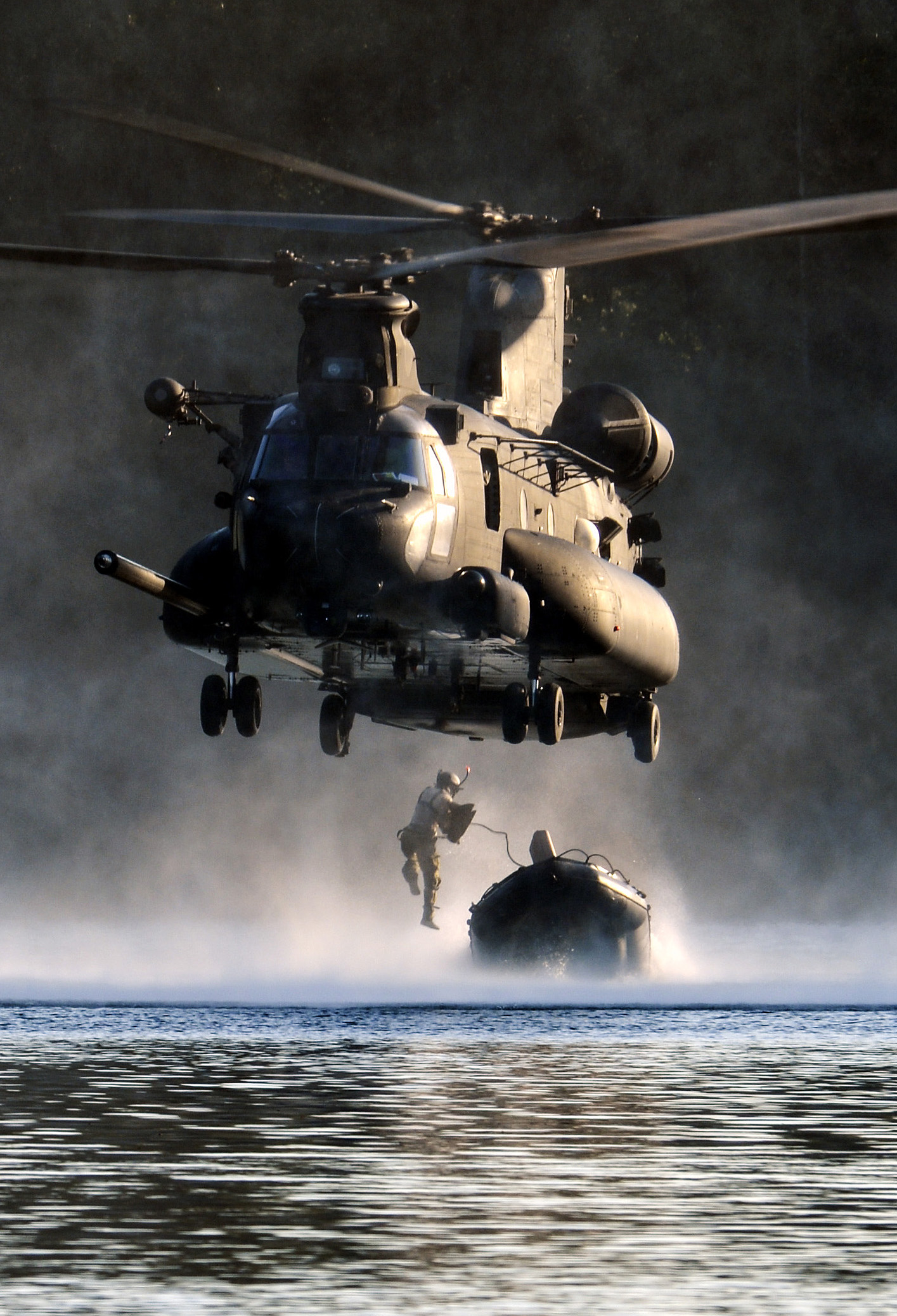 Special Tactics Airmen and Soldiers practice amphibious insertions ...
