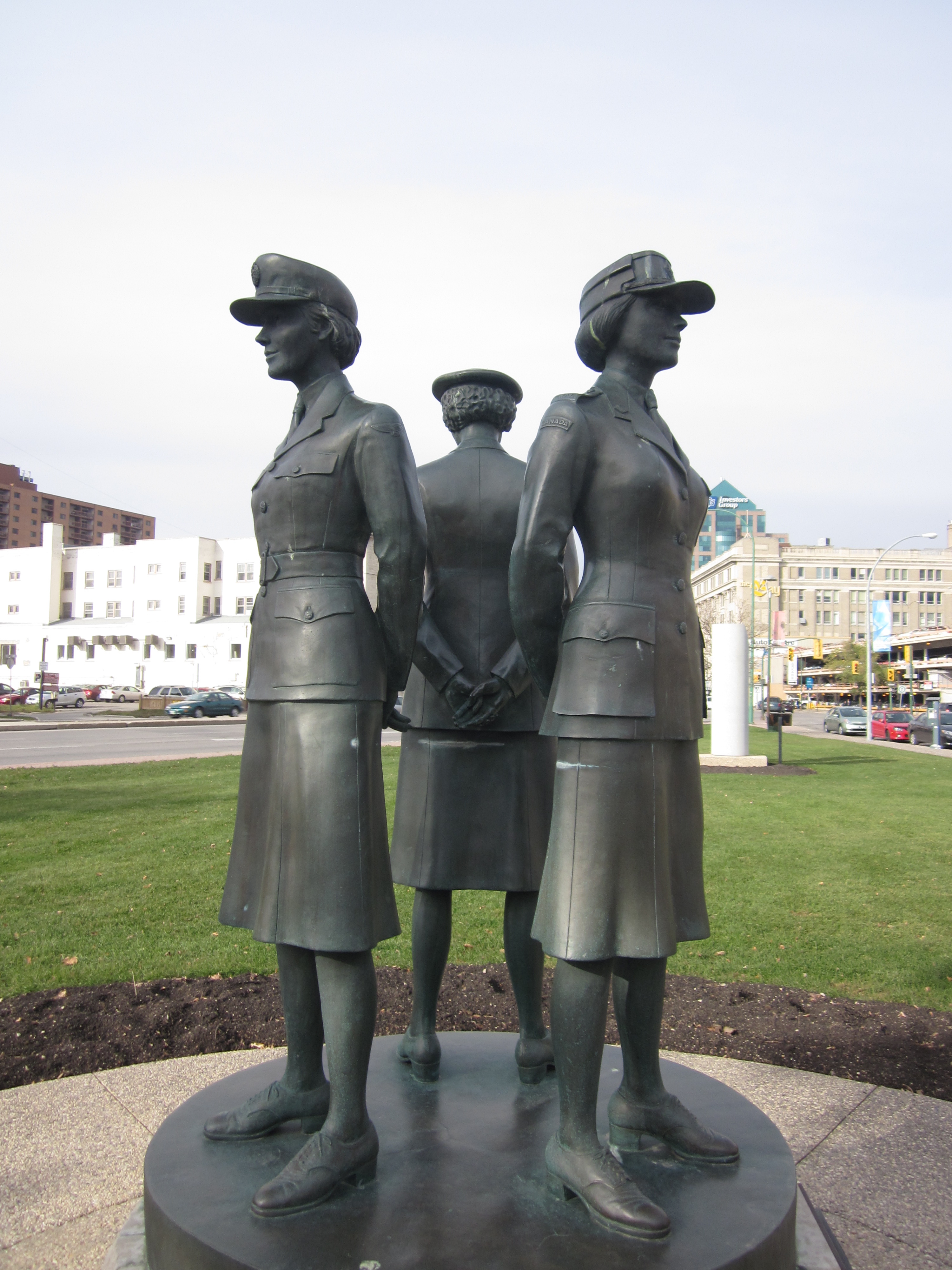 Women Soldiers Memorial Boulevard Statue Winnipeg | Destination Winnipeg
