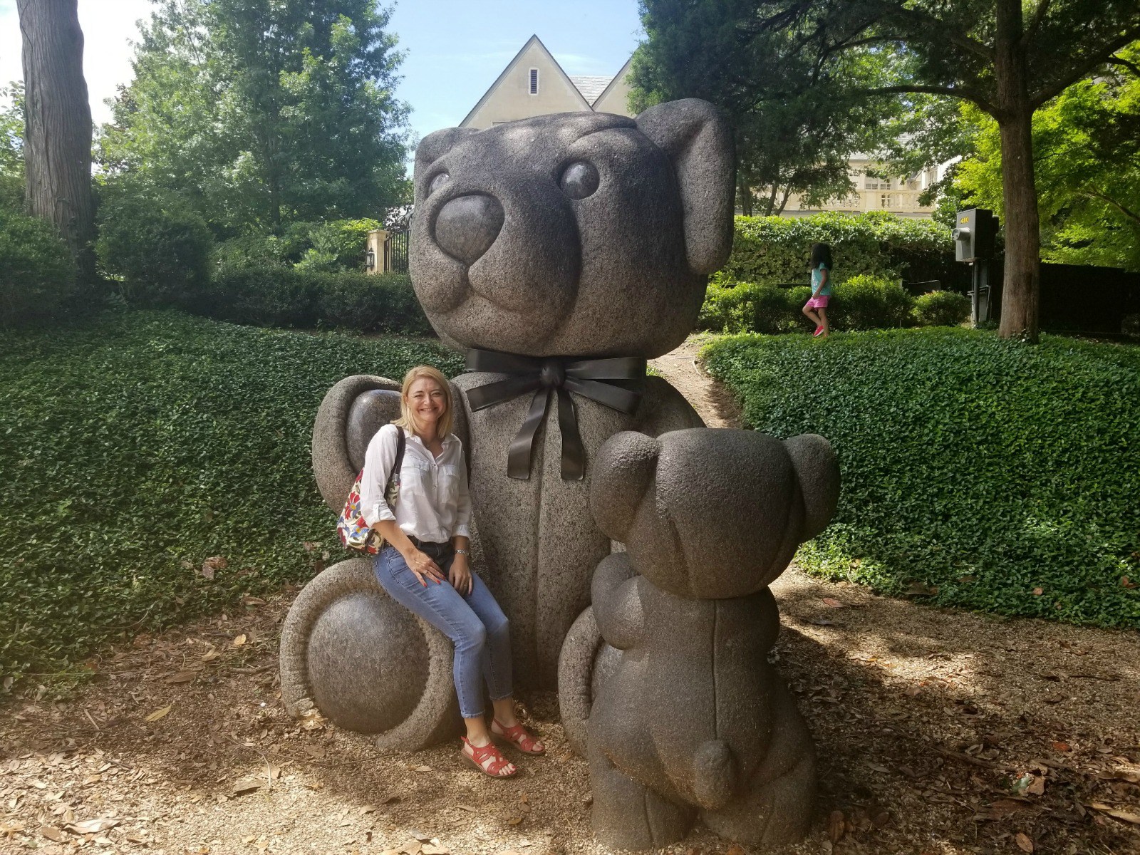 Hidden Dallas: teddy bear sculptures - Ana Travels