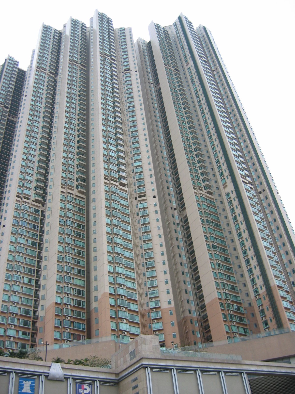 File:HK-towerblock-sj.jpg - Wikimedia Commons