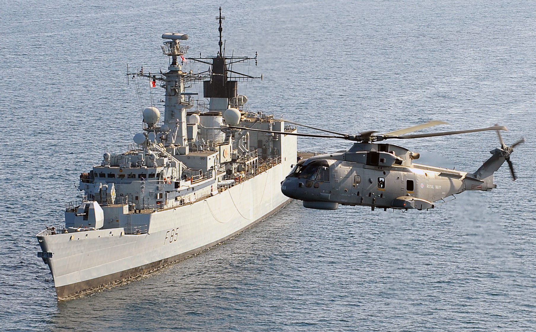 File:Merlin Flies over HMS Cumberland MOD 45150938.jpg - Wikimedia ...
