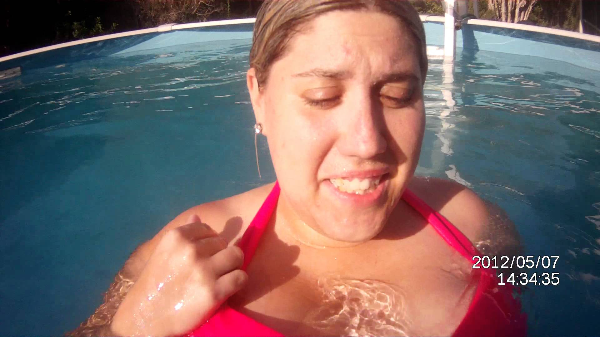 My wife asking to be recorded holding her breath underwater - YouTube