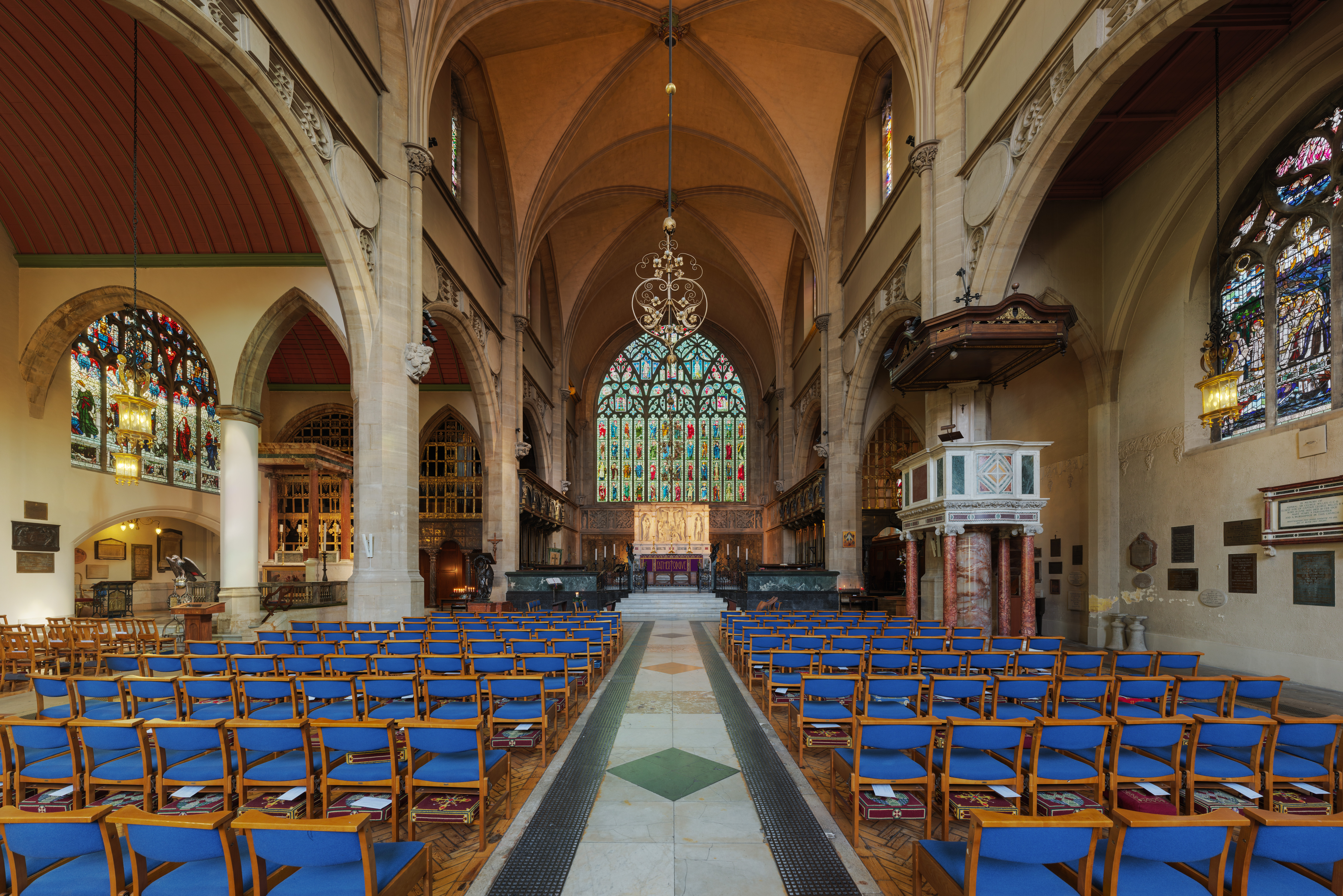 File:Holy Trinity Sloane Street Church Nave 2 - Diliff.jpg - Wikipedia