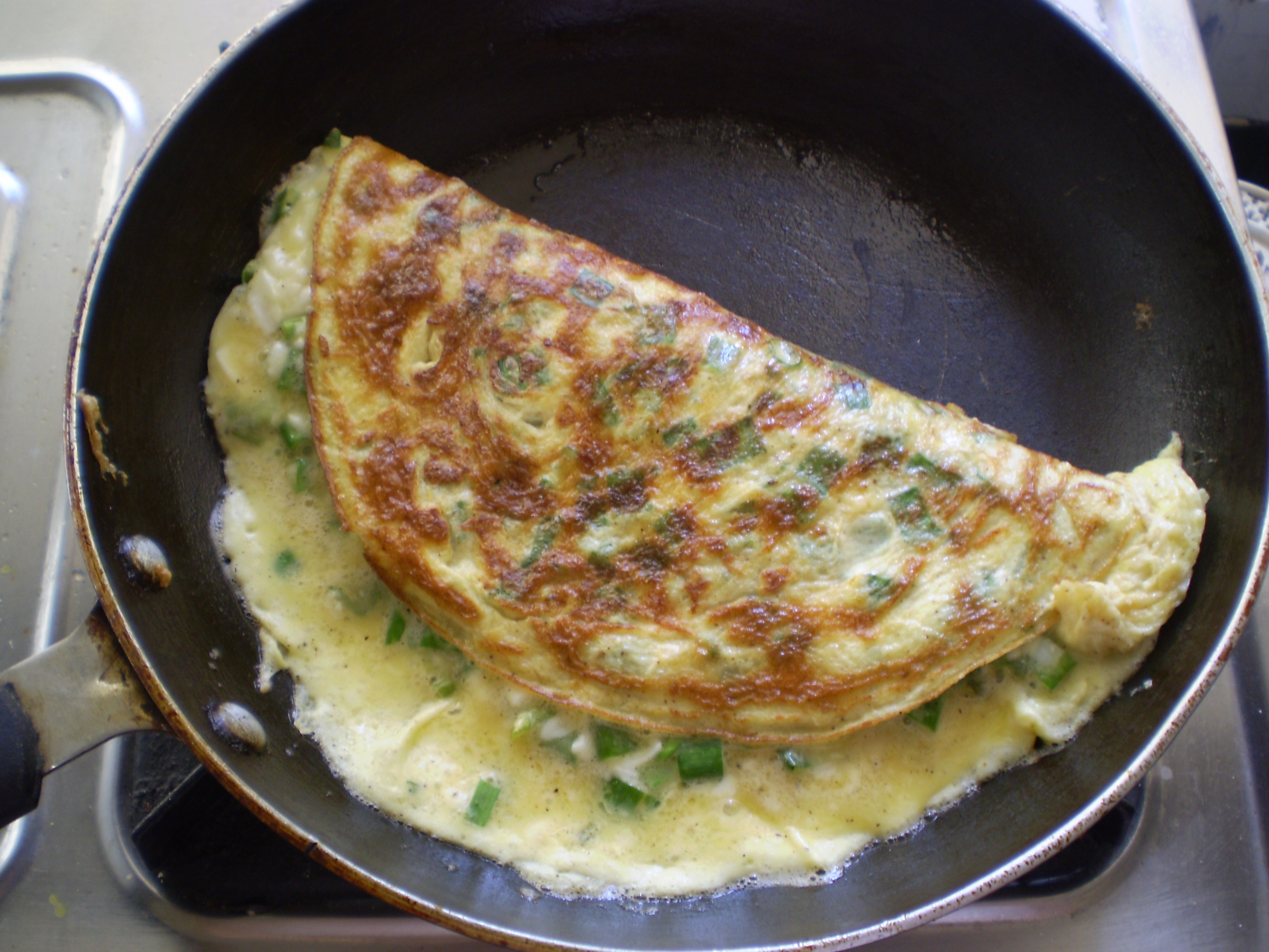 Healthy Recipe: Cheese and Spring Onion Stuffed Omelette | Healthy ...