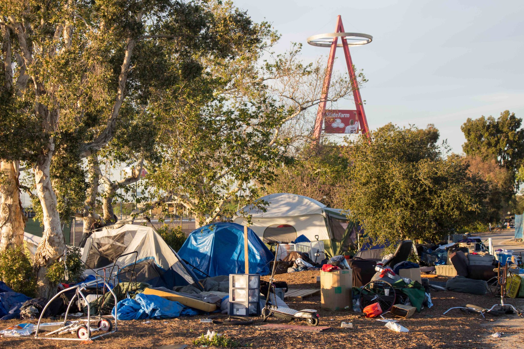 Homeless struggle living on the Santa Ana riverbed - Daily Titan