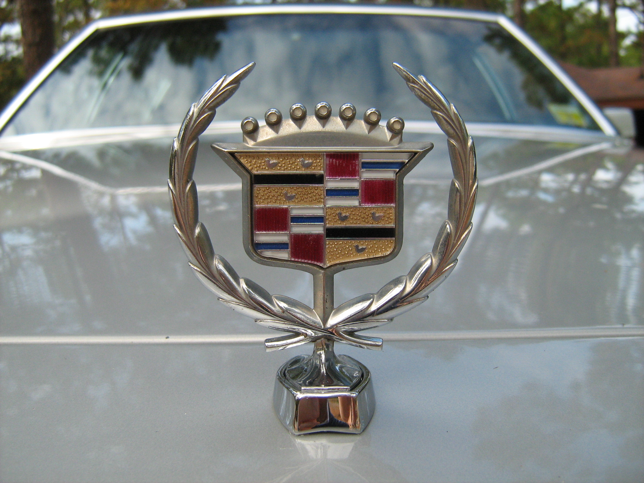 File:1989 Cadillac hood ornament.jpg - Wikimedia Commons