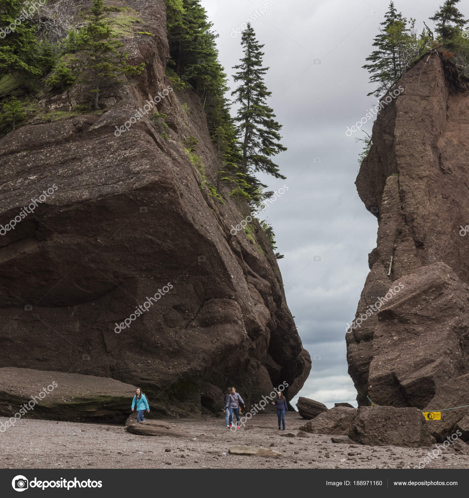 Tourists Beach Hopewell Rocks Bay Fundy New Brunswick Canada – Stock ...