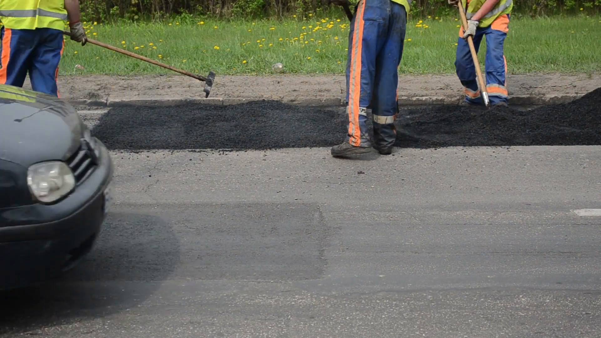 workers shovel hot asphalt road holes heavy vibration roller Stock ...