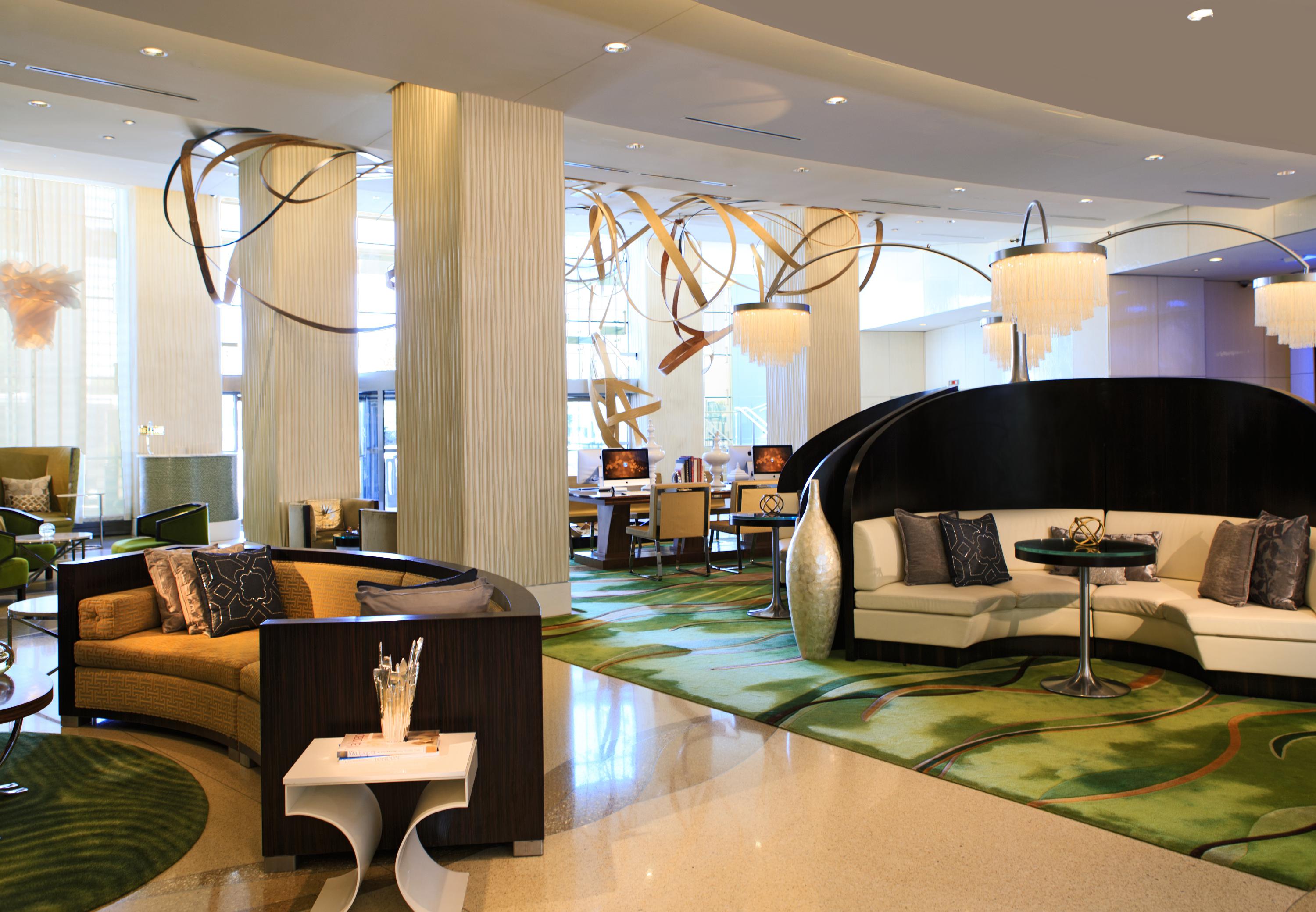 Lobby Seating Area - Renaissance Arlington Capital View Hotel