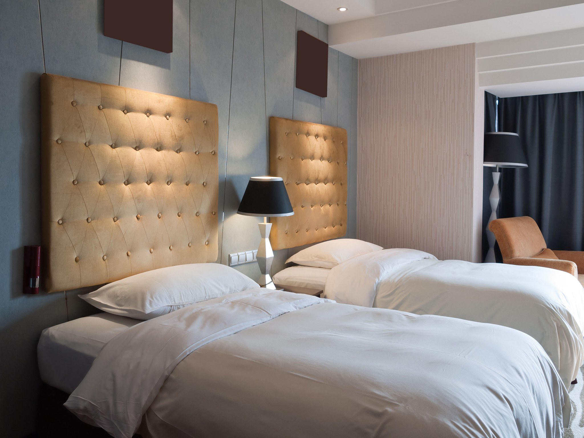 This App Offers Half-Price Hotel Rooms If You Share It With ...