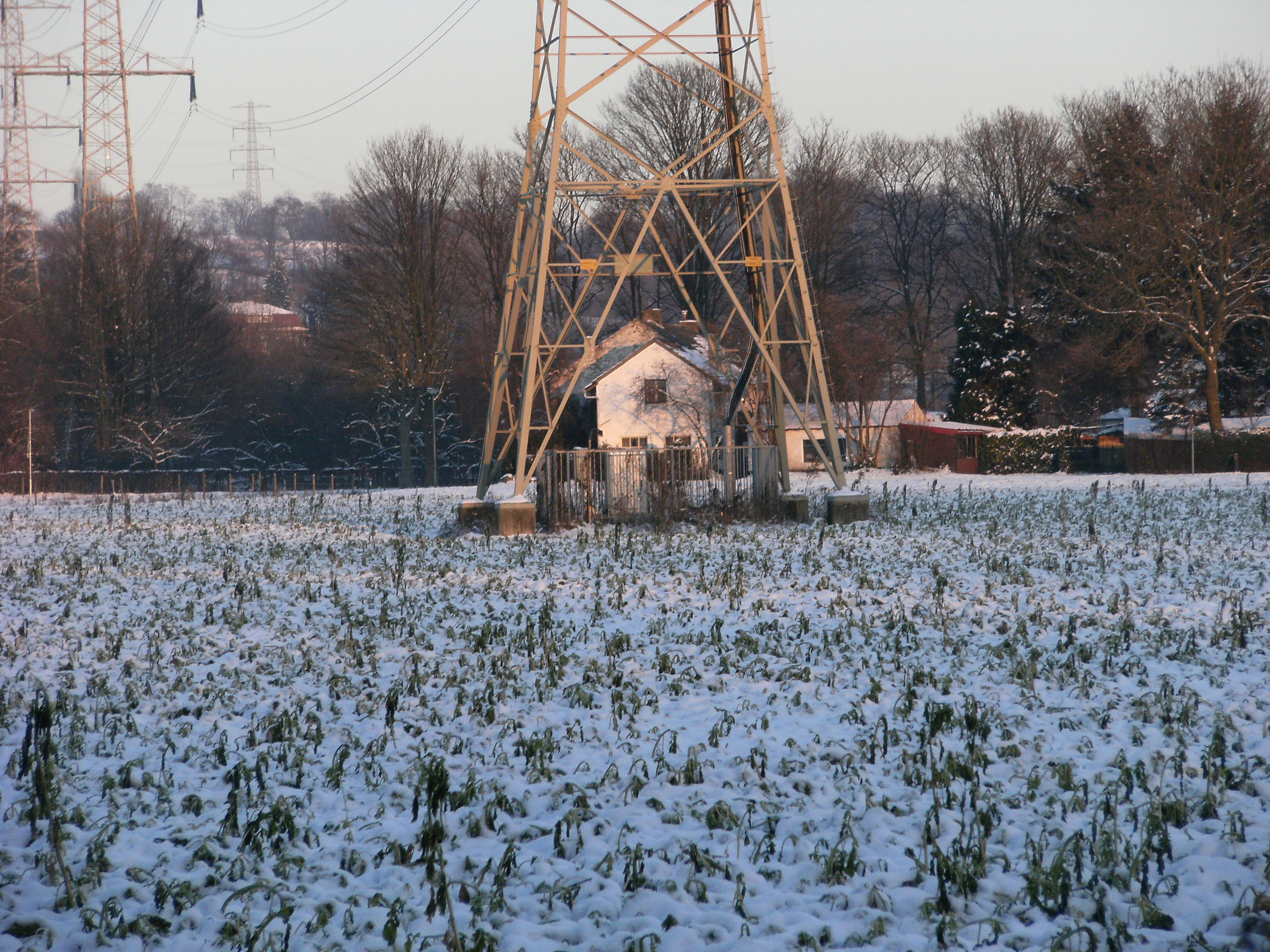 File:Snow Field House Electricity.JPG - Wikimedia Commons