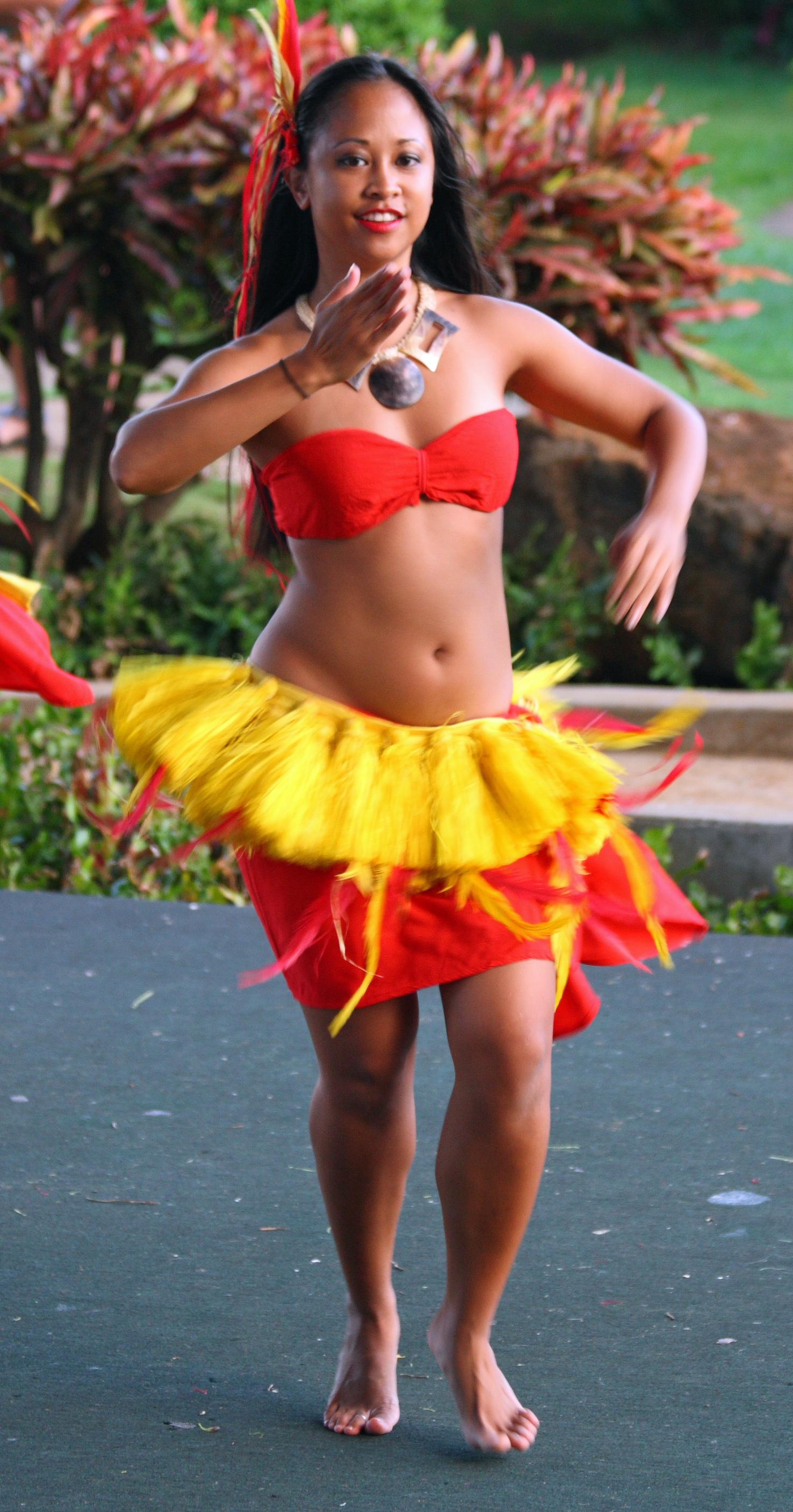 File:Hula dancer in action, Poipu, Kauai, Hawaii (4829710188).jpg ...
