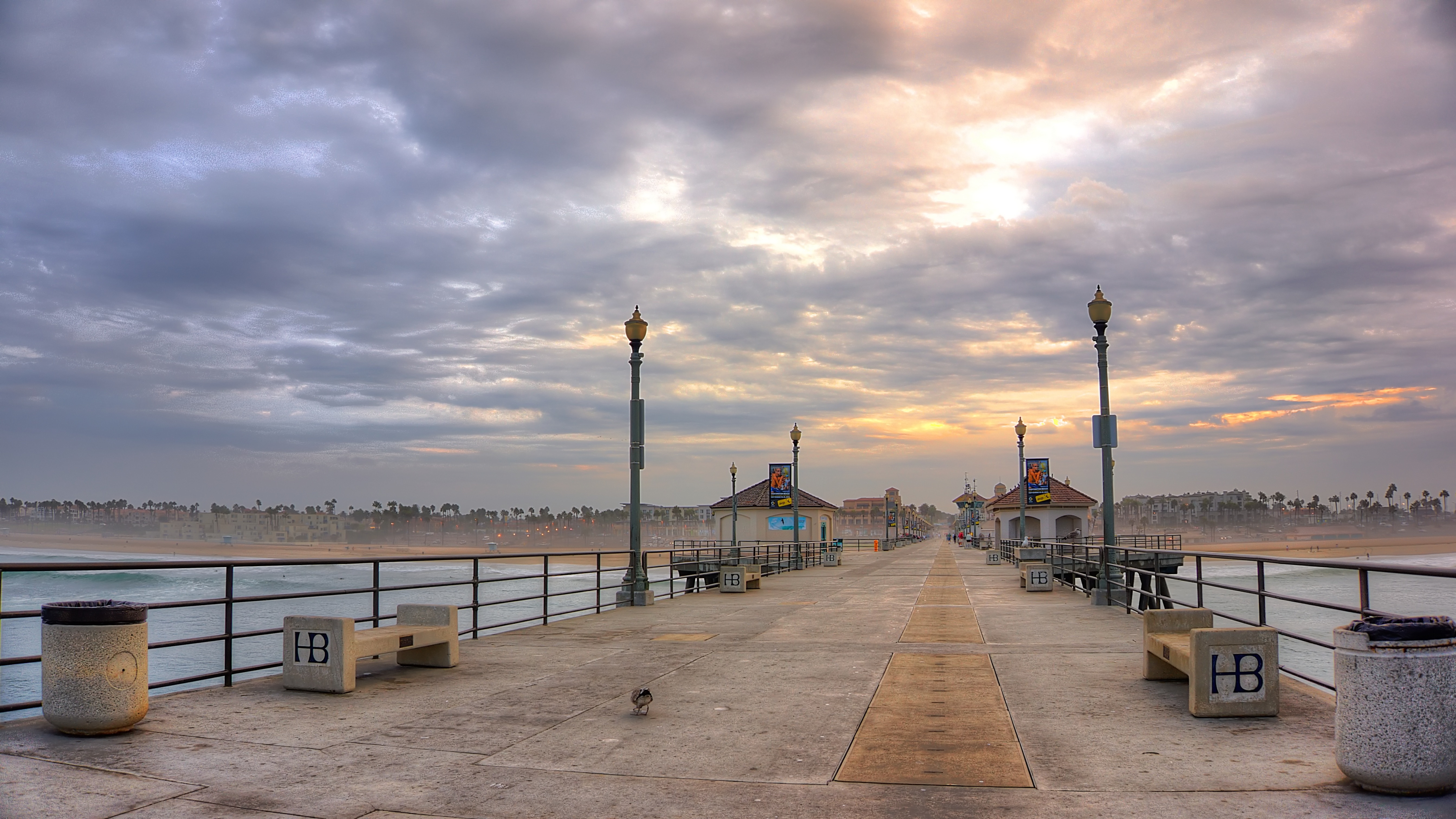 File:Huntington Beach Pier at Sunrise (2014).jpg - Wikimedia Commons