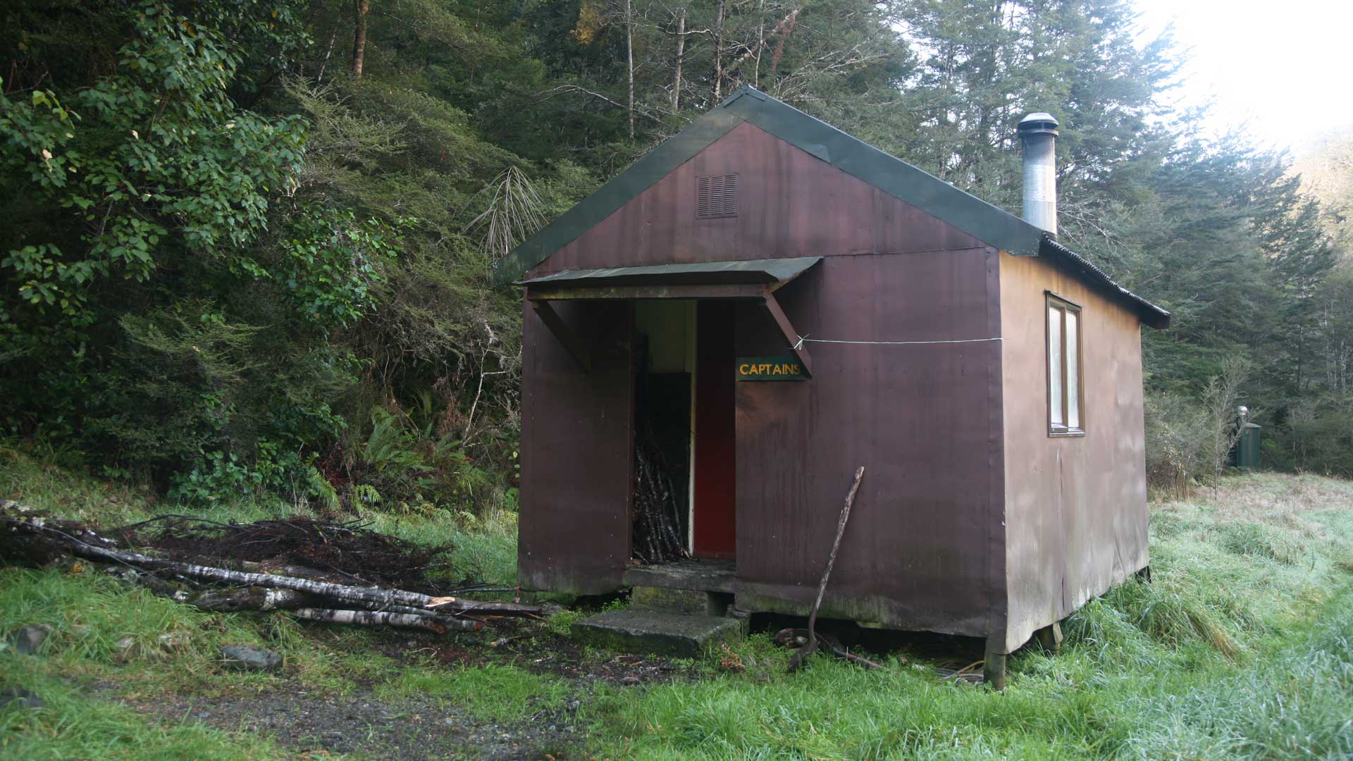 Captains Creek Hut: Mount Richmond Forest Park, Marlborough region