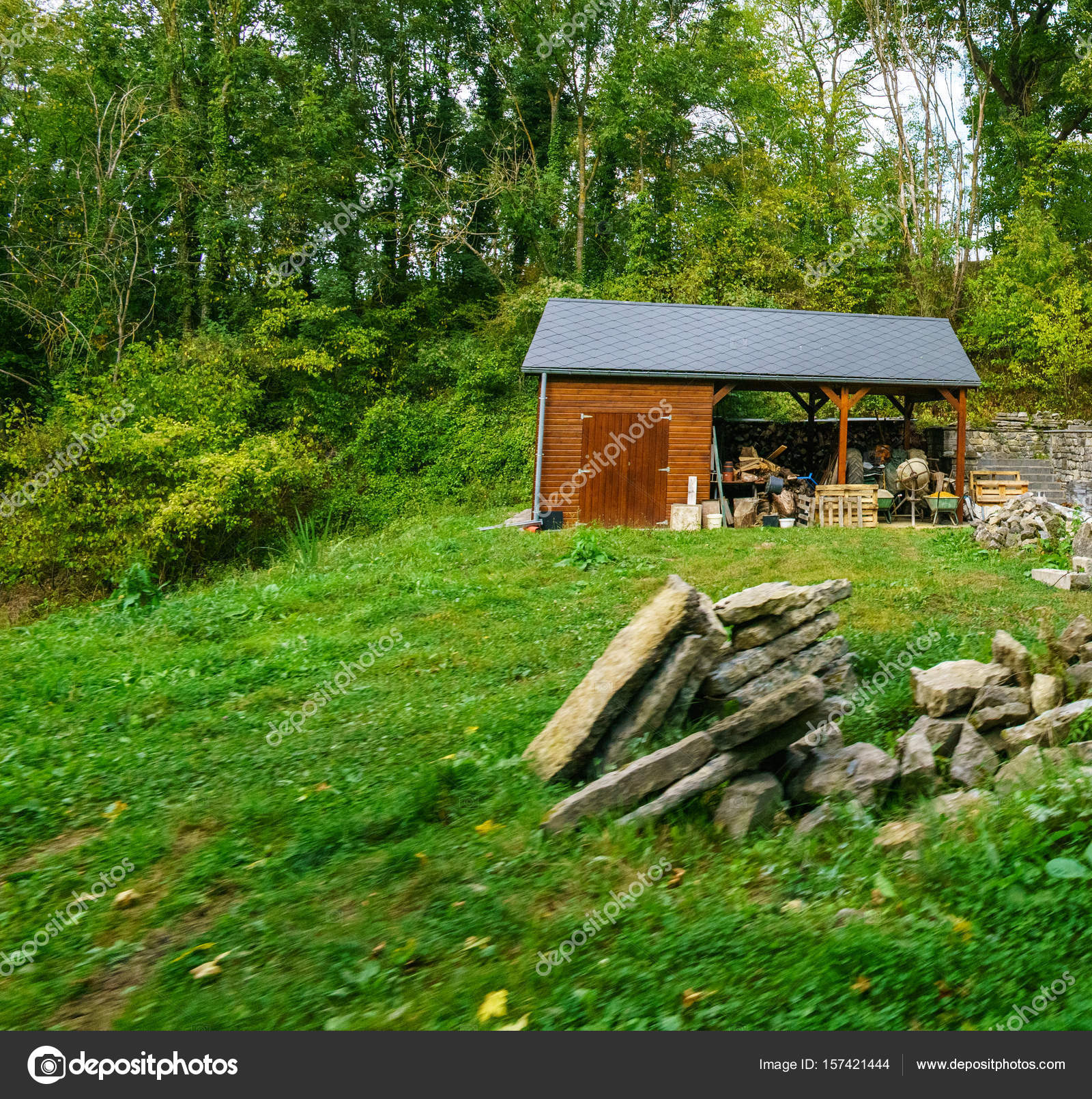 Small wooden hut with trees behind — Stock Photo © Bruno135 #157421444