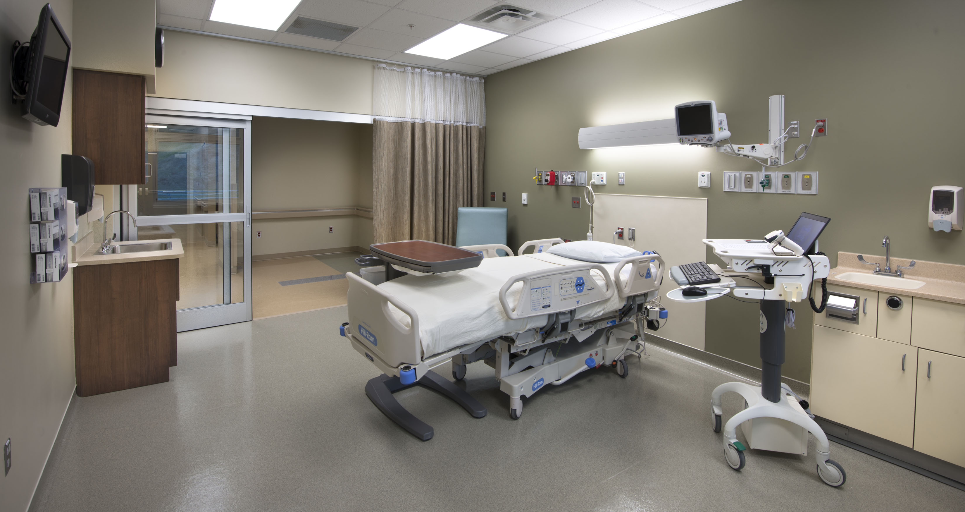 Intensive Care Unit | Roane Medical Center