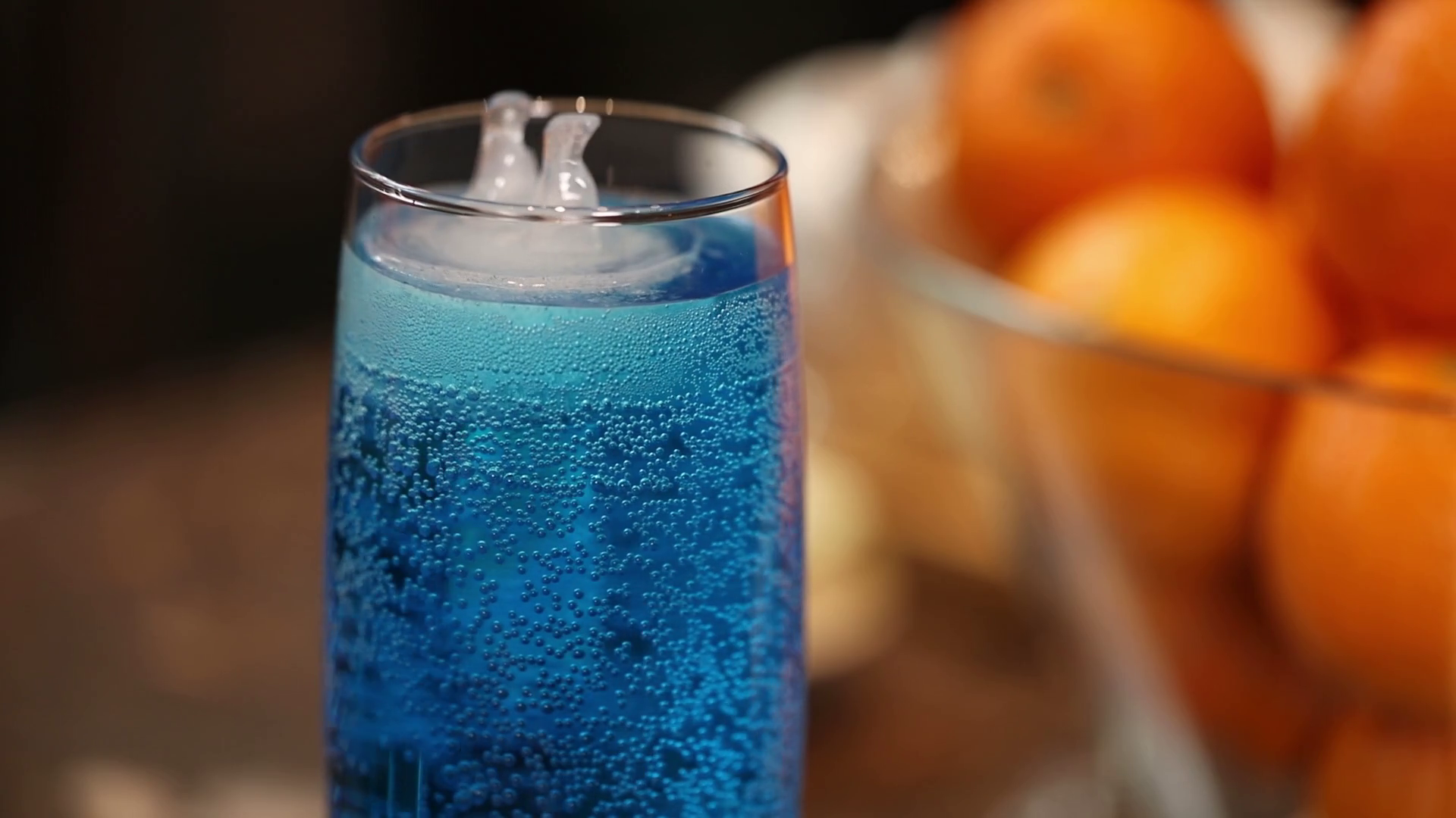 A glass of blue cold drink, floating polar bear-shaped ice Stock ...