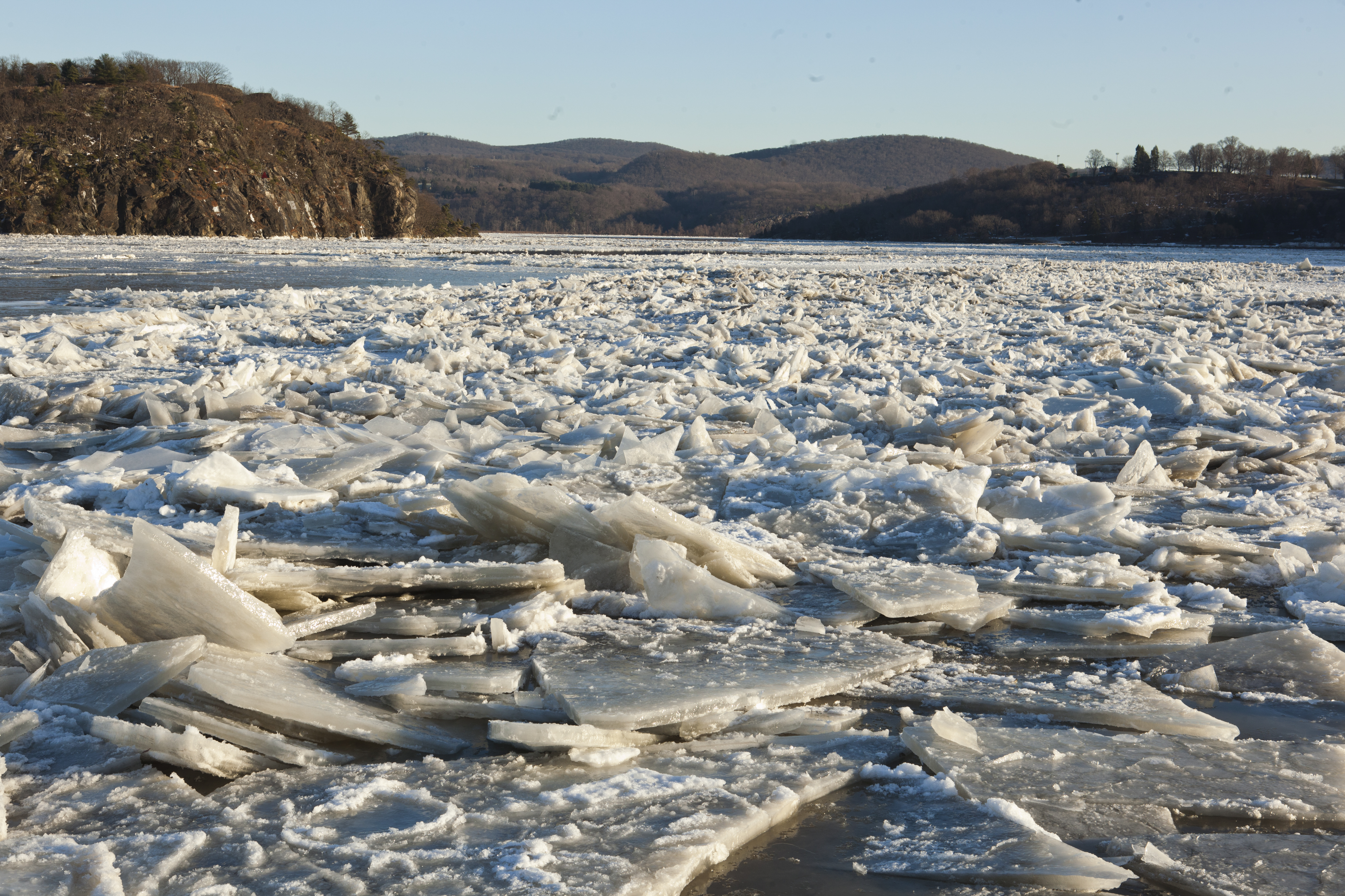 File:Breaking The Ice On The Hudson River With United States Coast ...