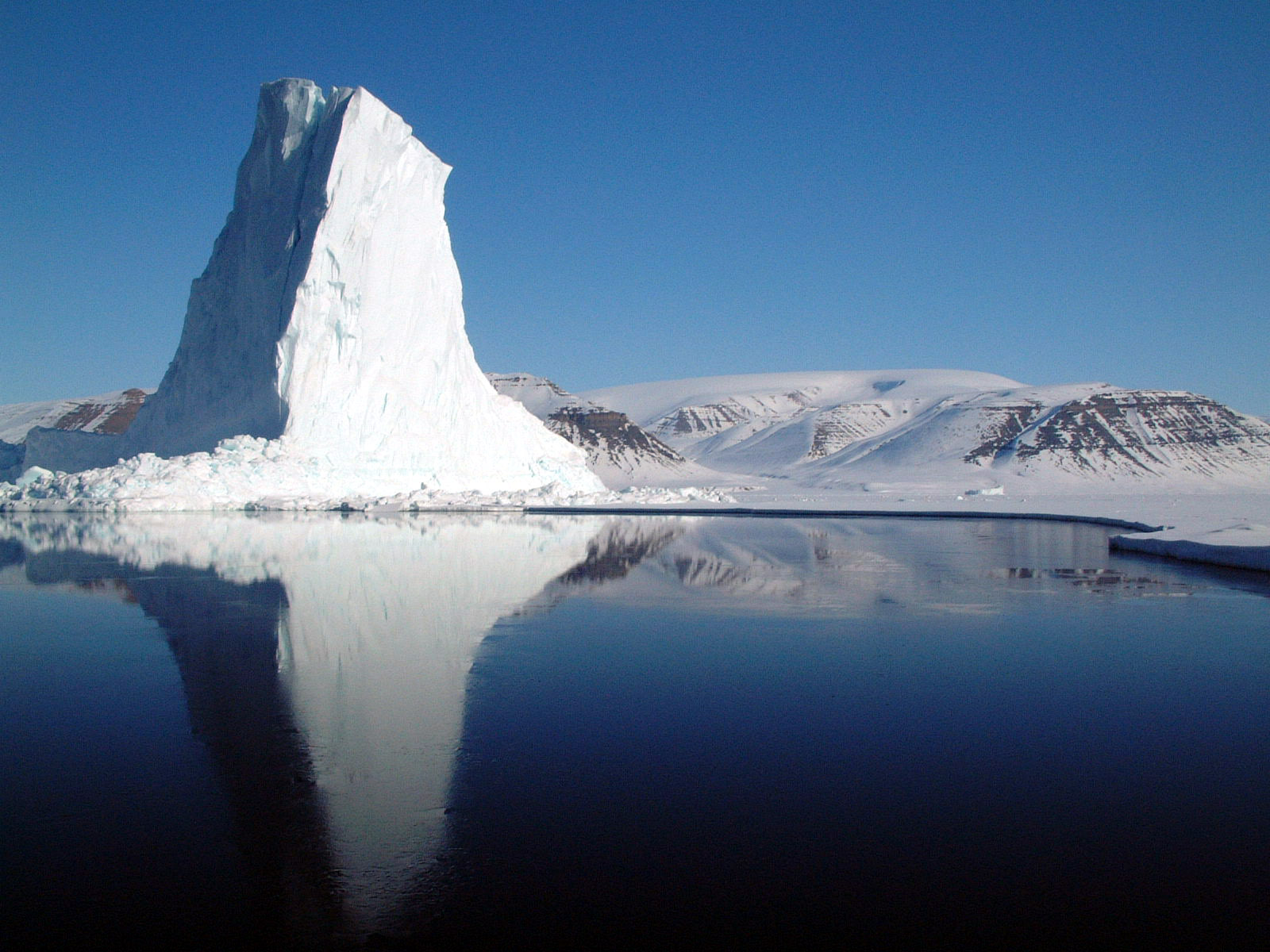 File:Iceberg at Baffin Bay.jpg - Wikipedia