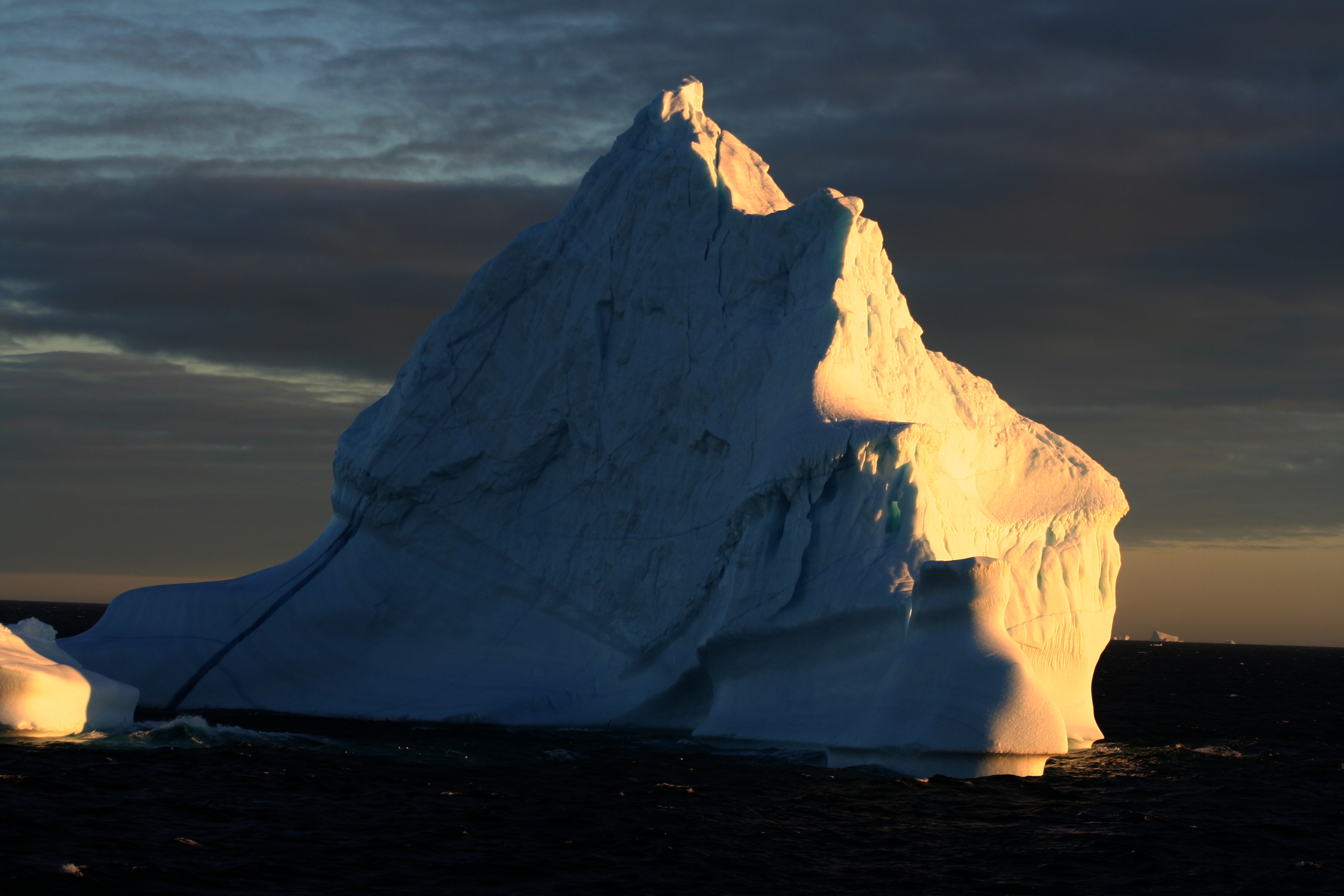 File:Sunset iceberg 3.JPG - Wikimedia Commons