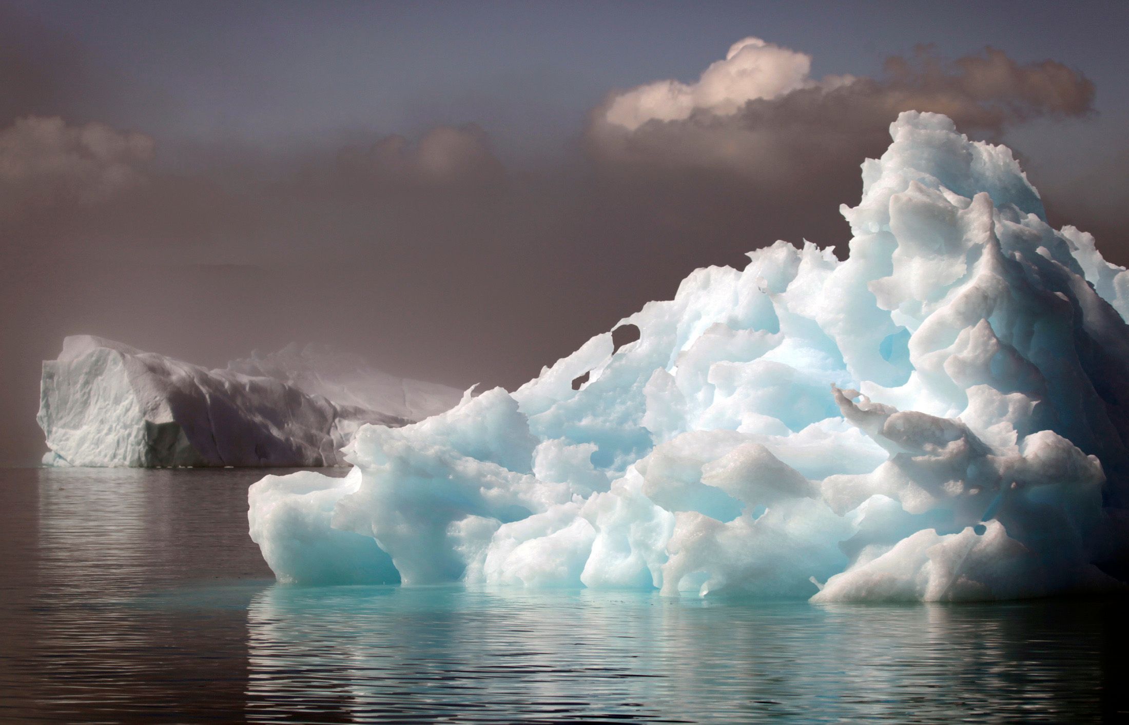 Hot summer days: Please enjoy these photos of icebergs — Quartz