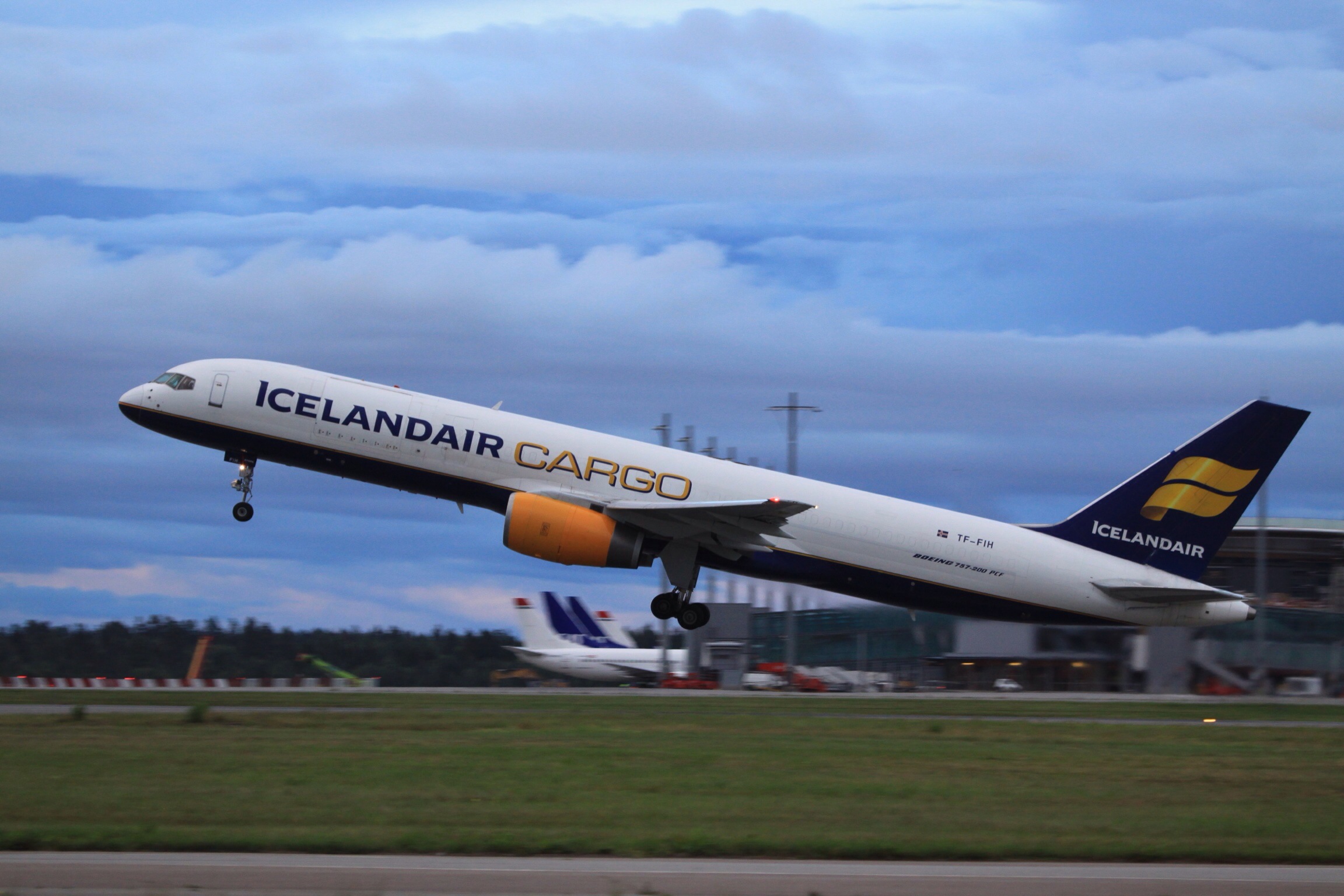 File:TF-FIH Boeing B.757F Icelandair Cargo (9530662425).jpg ...