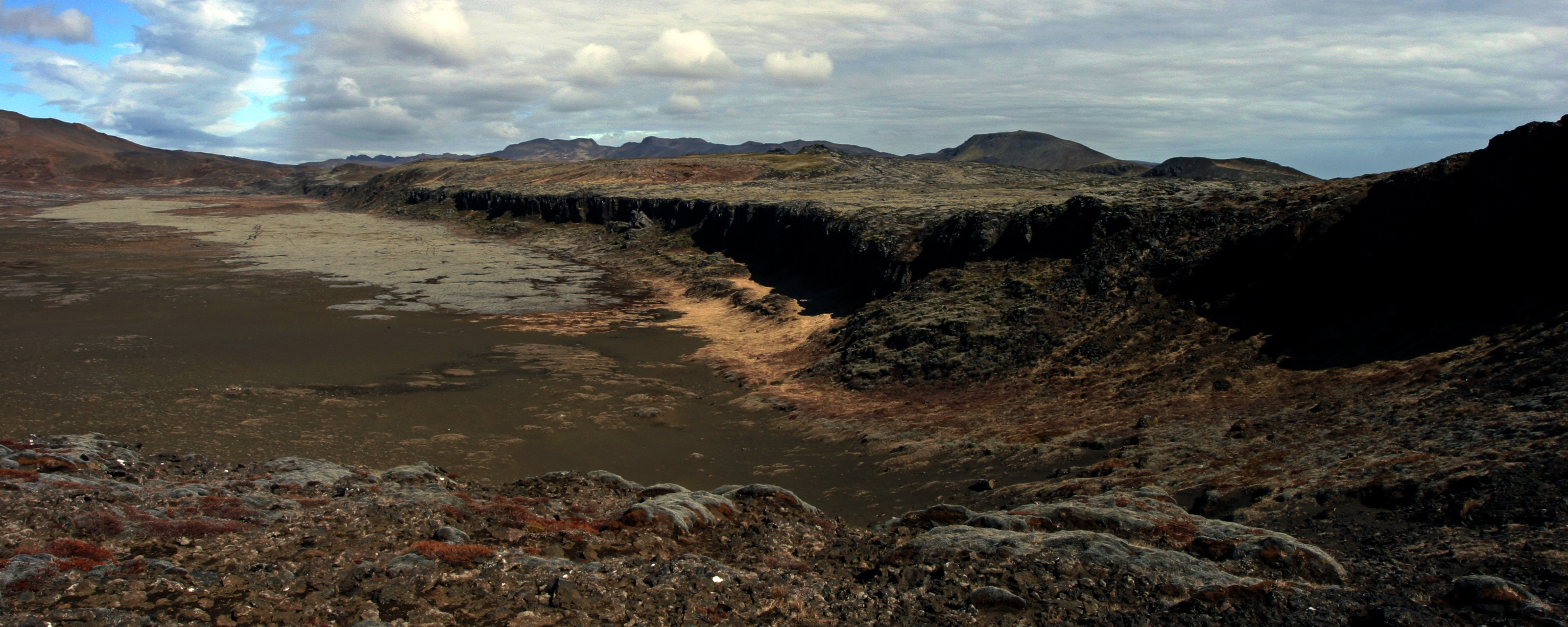 Icelandic landscape photo