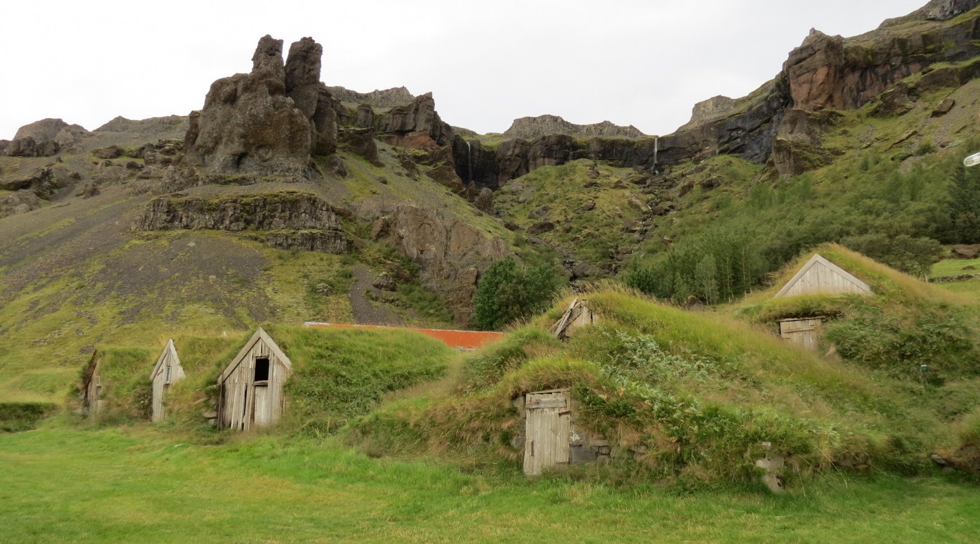Núpsstaður - Icelandic turf houses - Iceland - YouTube