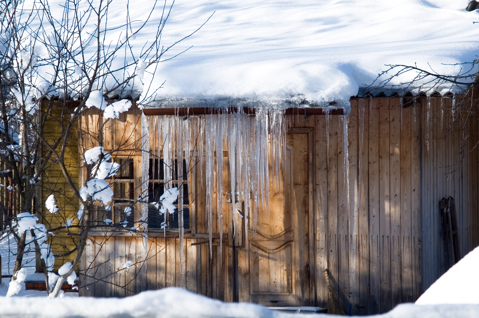 Icicles: FAQs to Protect Your Roof | GreenHomes America