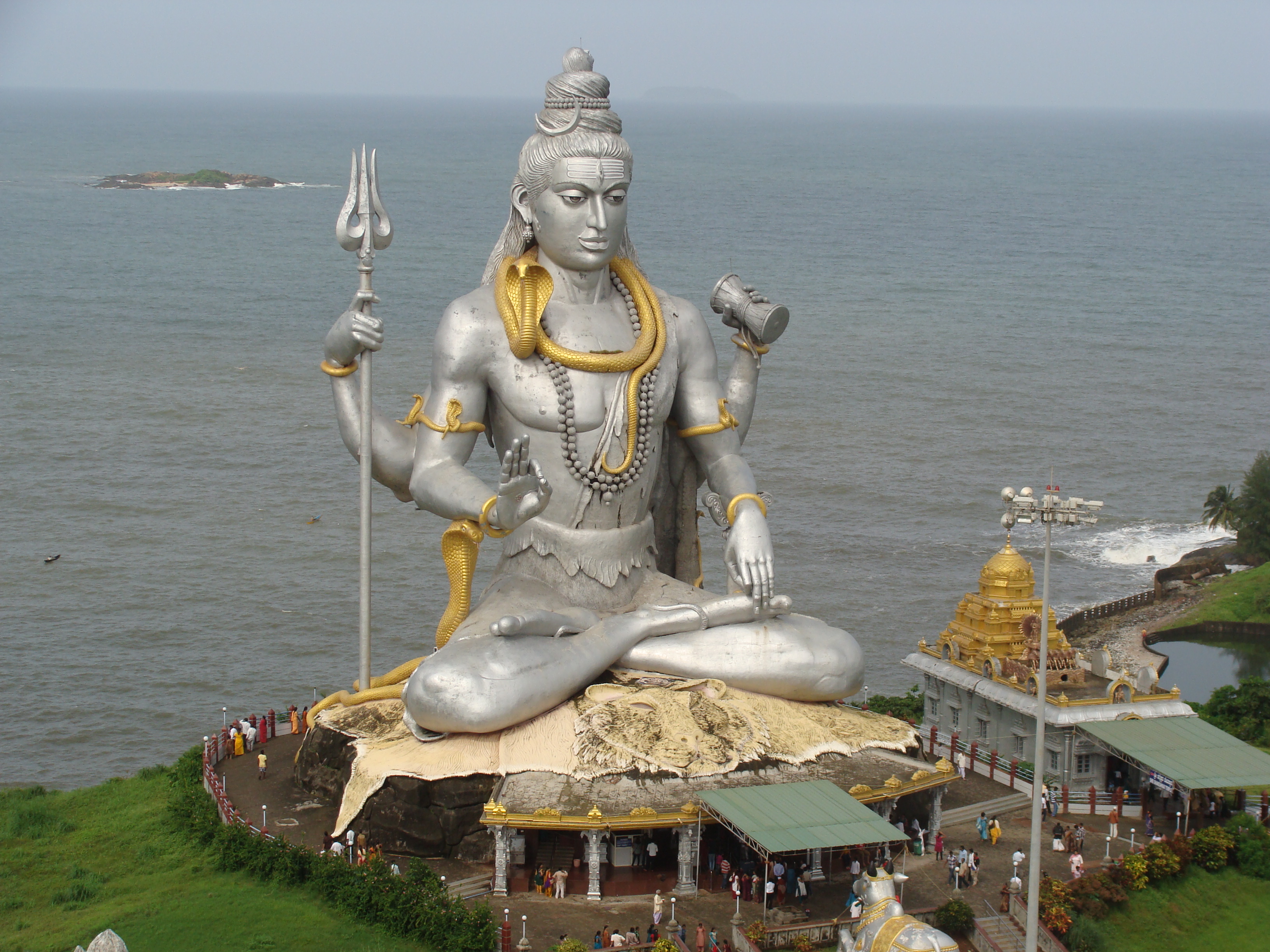 File:Lord Shiva Statue at Murdeshwara.JPG - Wikimedia Commons