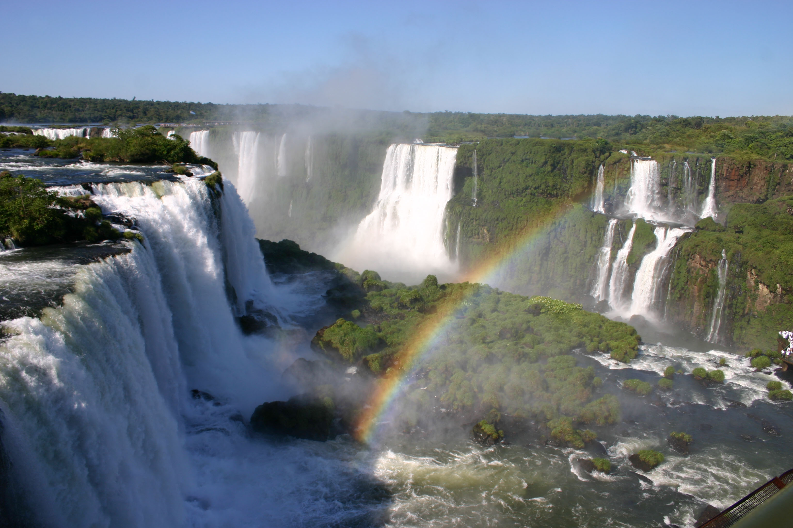 Iguazu Falls, The Stunning Waterfall in Argentina / Brazil ...