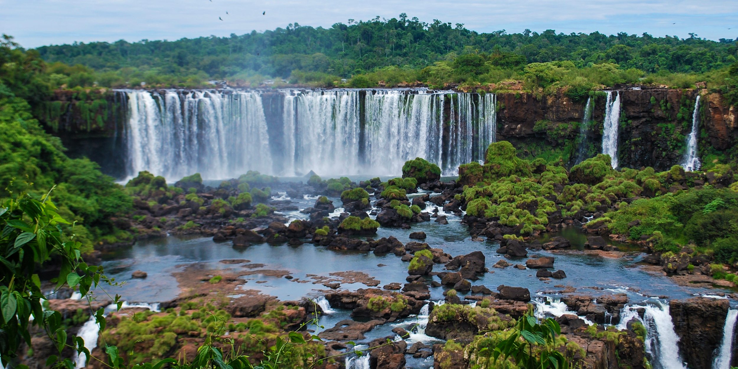 Why you will love a day at Argentina's amazing Iguazu Falls | Yampu ...